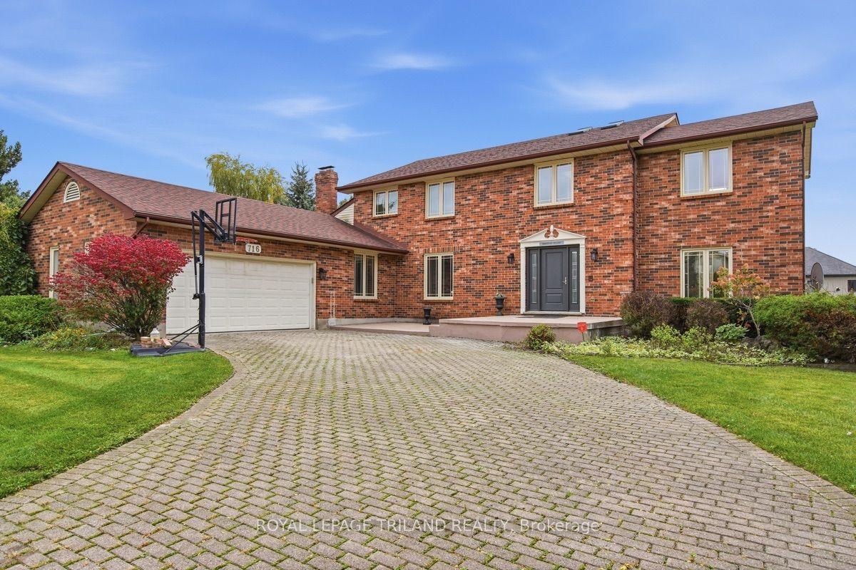 716 Franklinway Crescent — photo 1