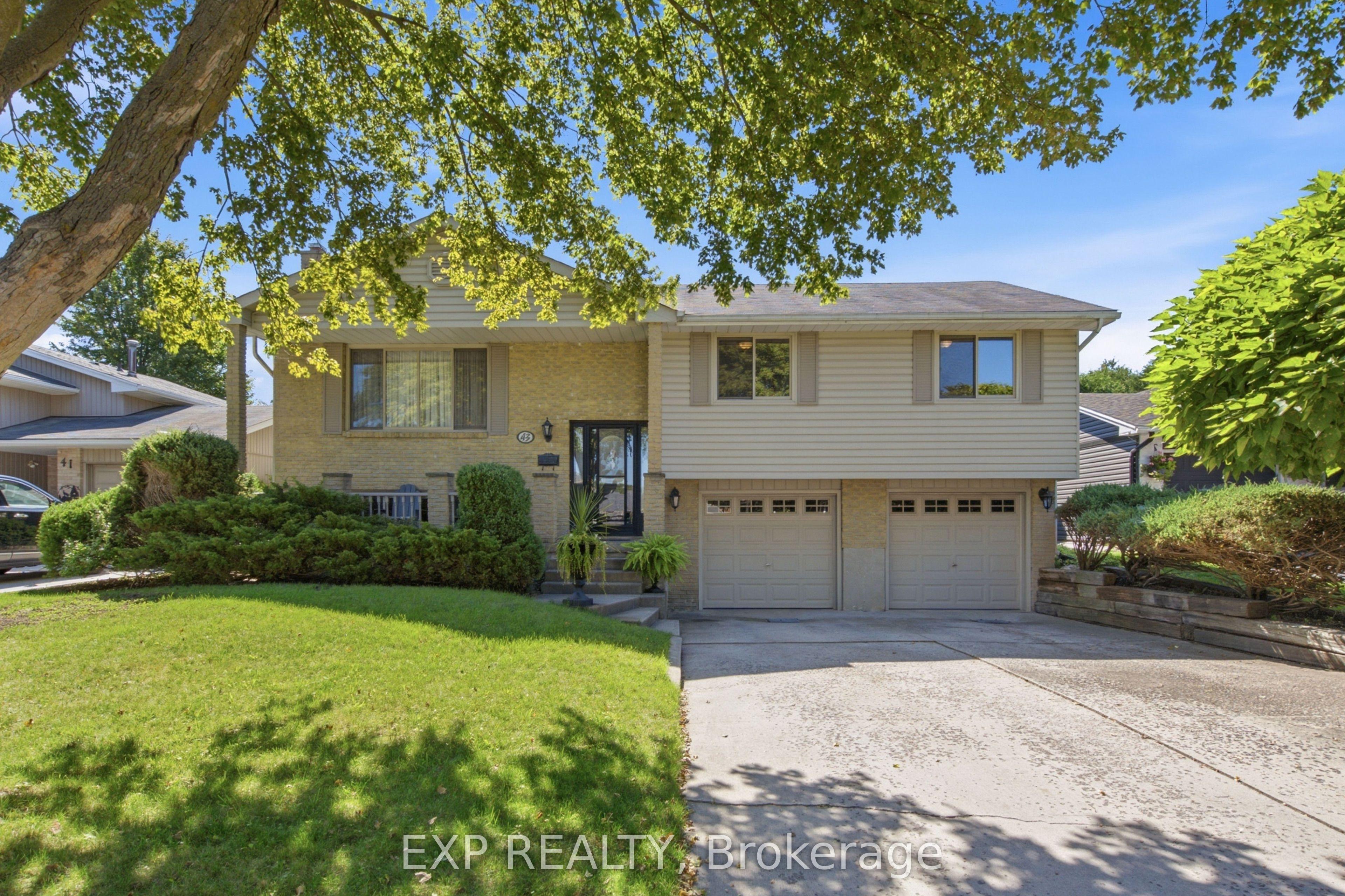43 Tumbleweed Crescent — photo 1