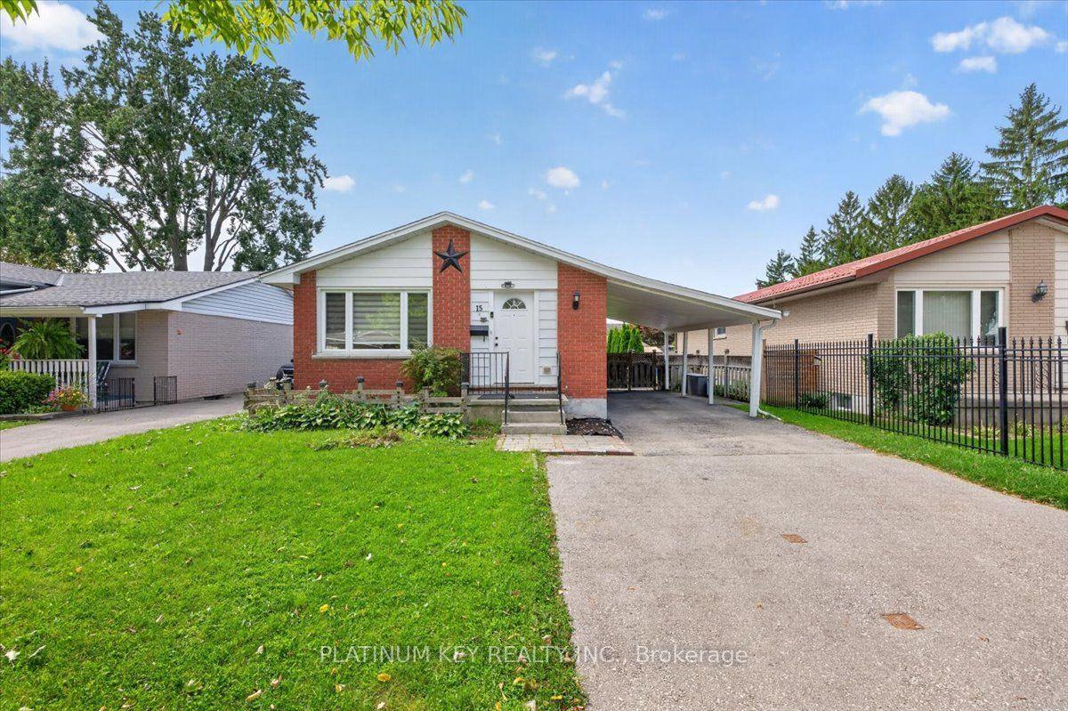 15 Garland Crescent — photo 1