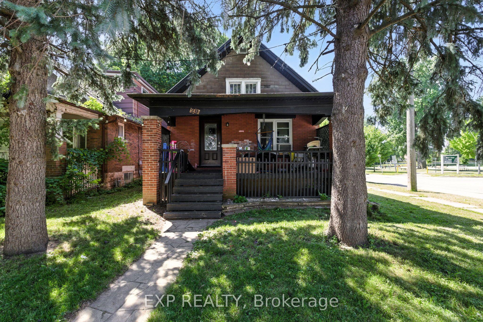 20 Barrington Avenue — photo 1