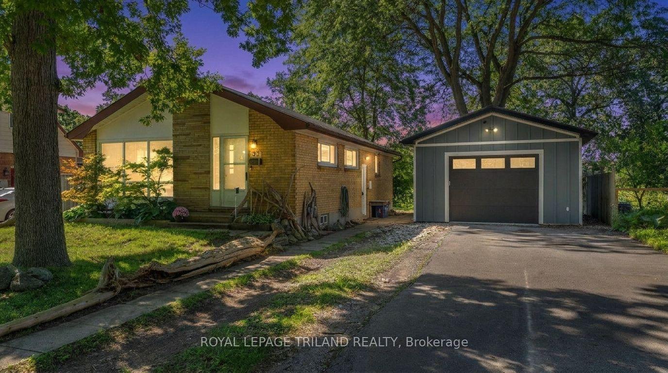 93 Manitoulin Drive — photo 1