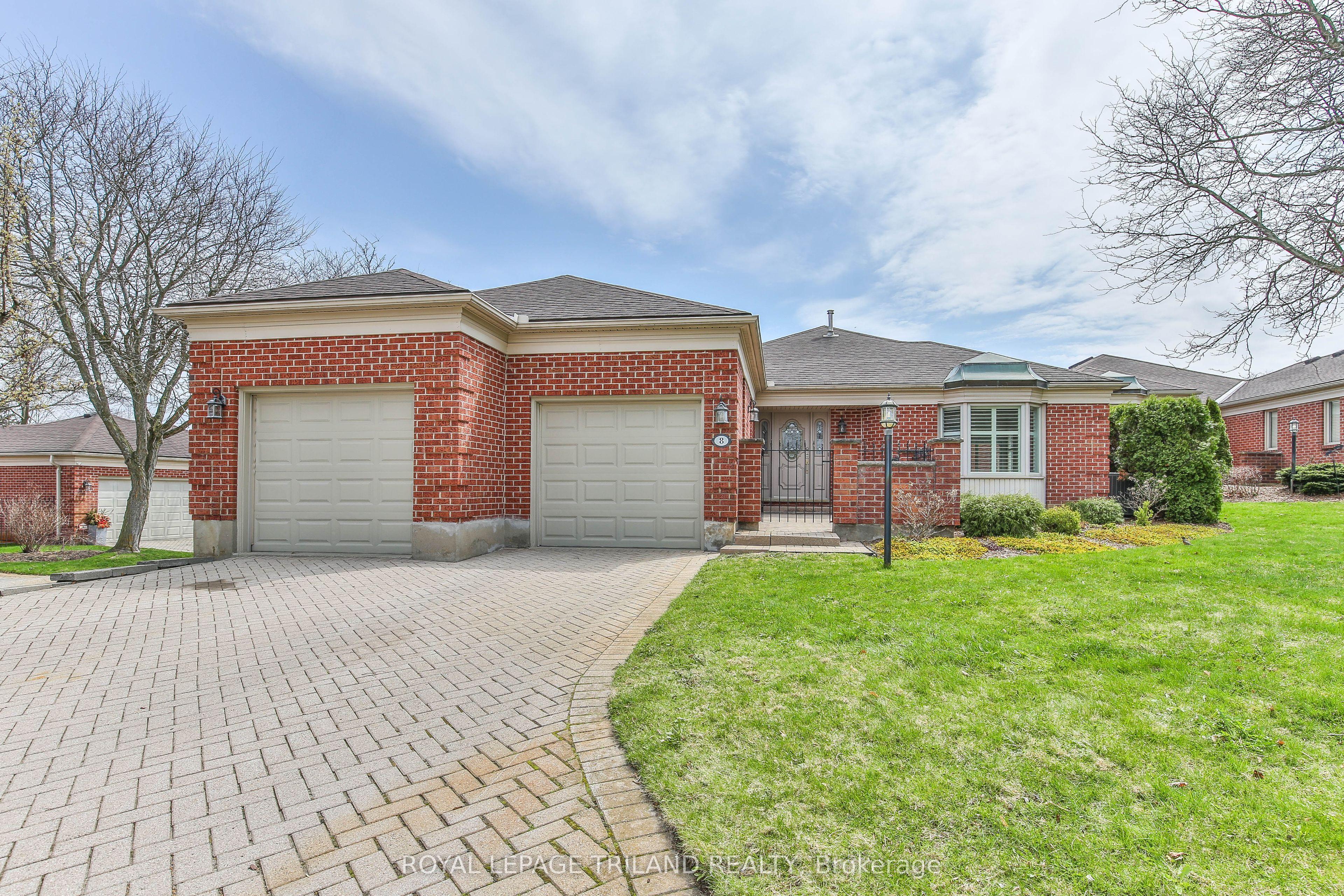 60 ROSECLIFFE Crescent, Unit 8 — photo 1