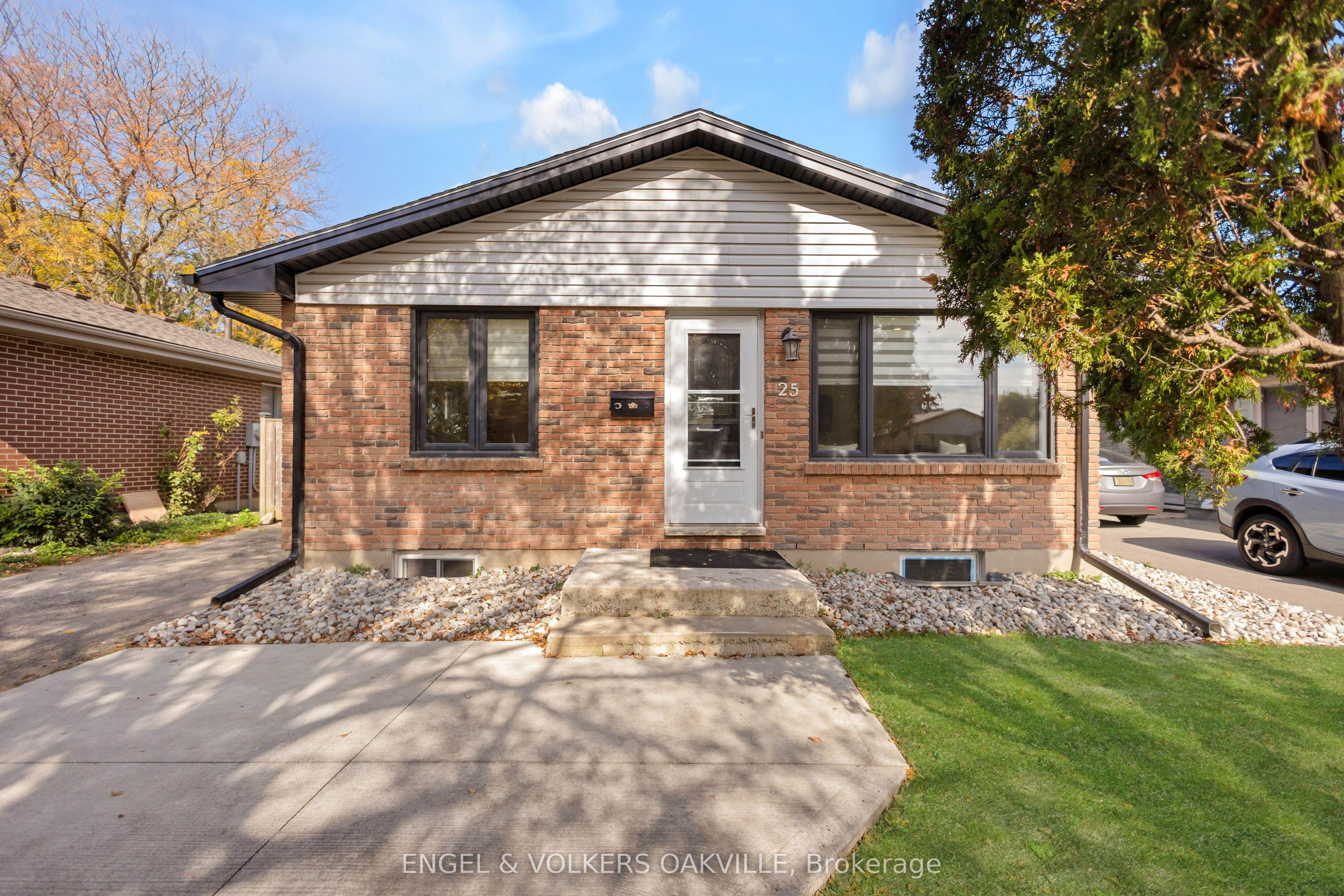 25 Hines Crescent — photo 1