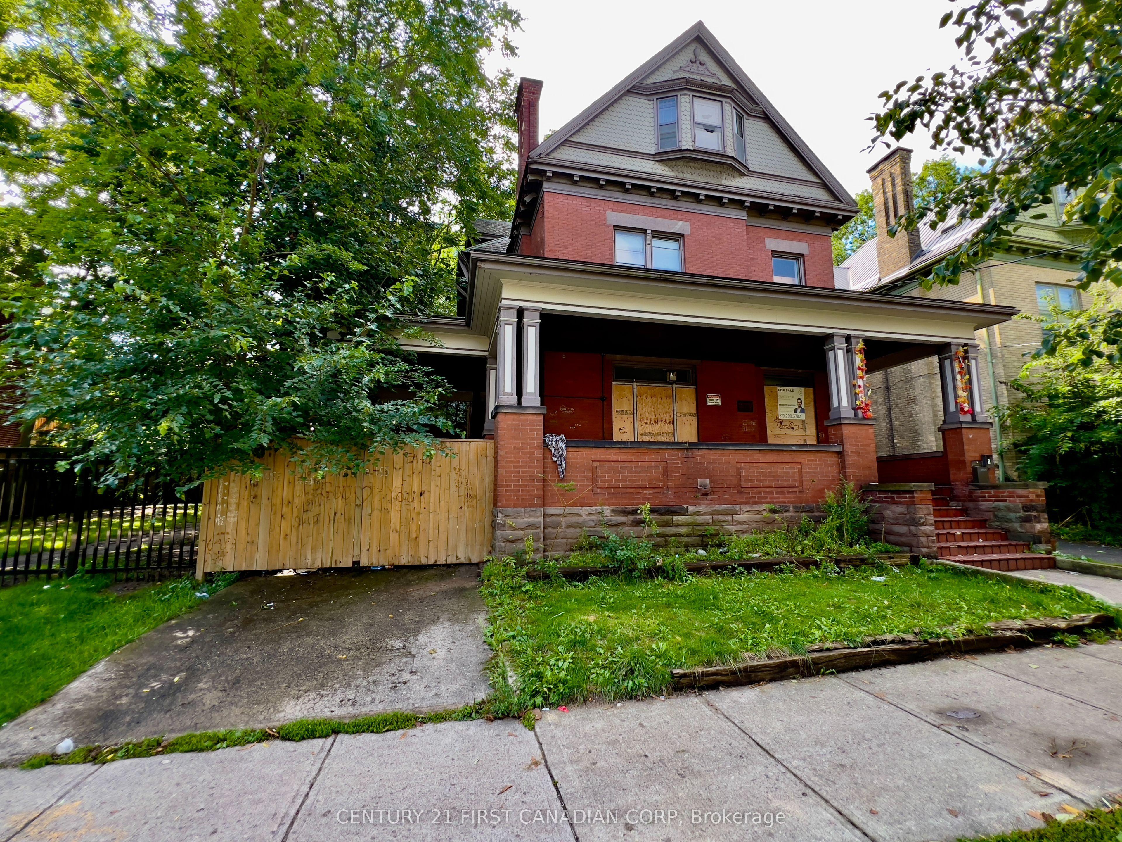 575 QUEENS Avenue — photo 1