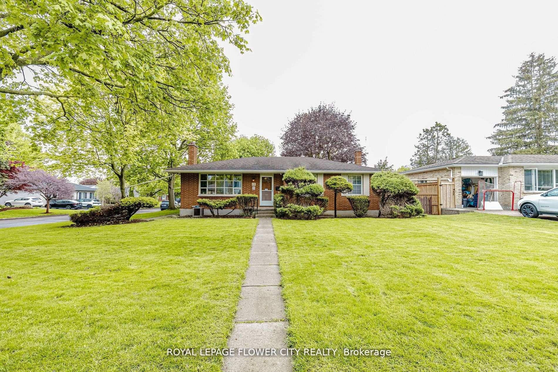 15 Cumberland Crescent — photo 1