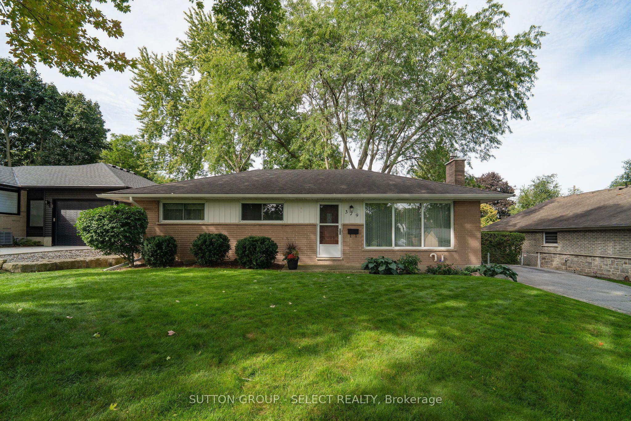 379 Willard Crescent — photo 1