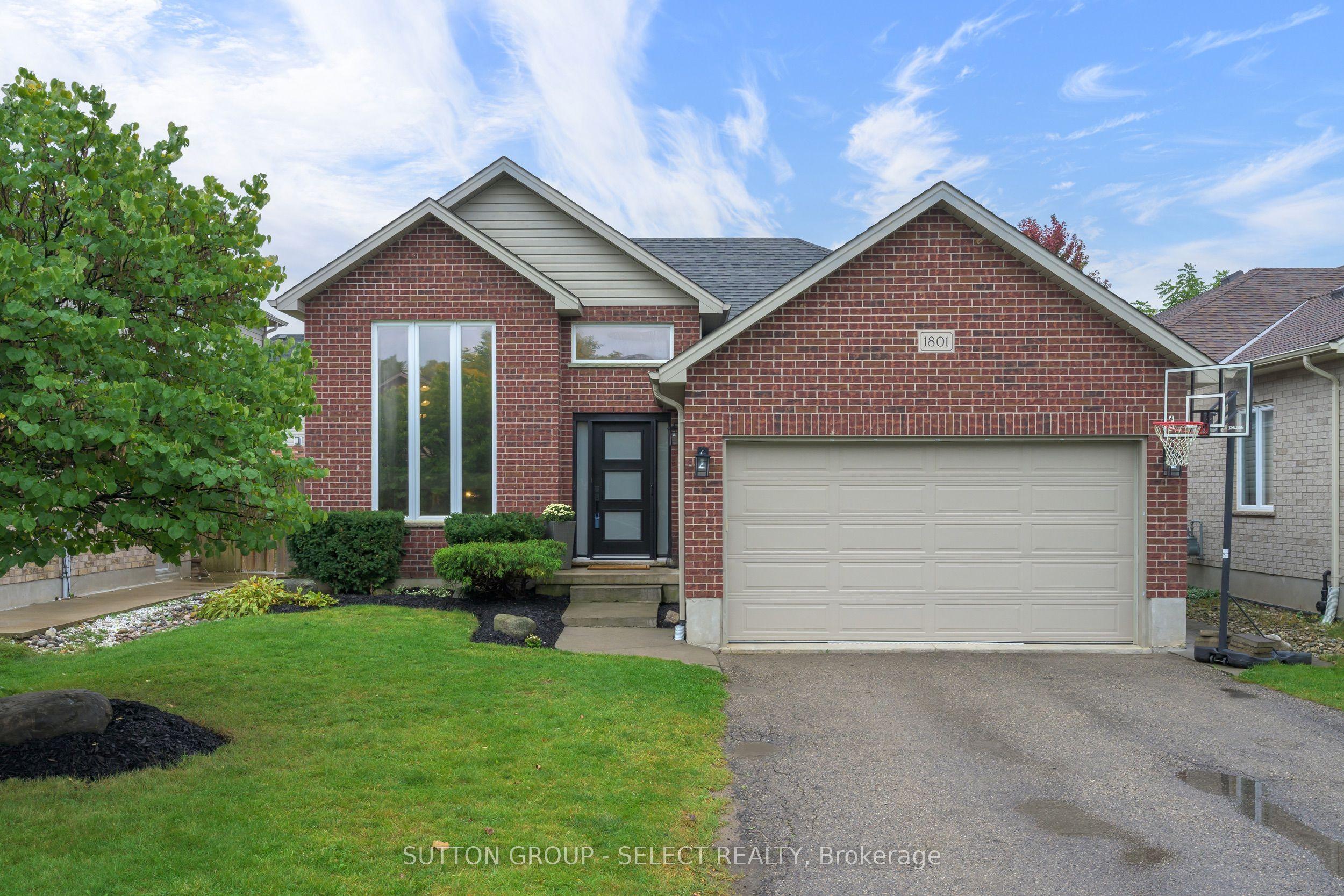 1801 Seymour Crescent — photo 1