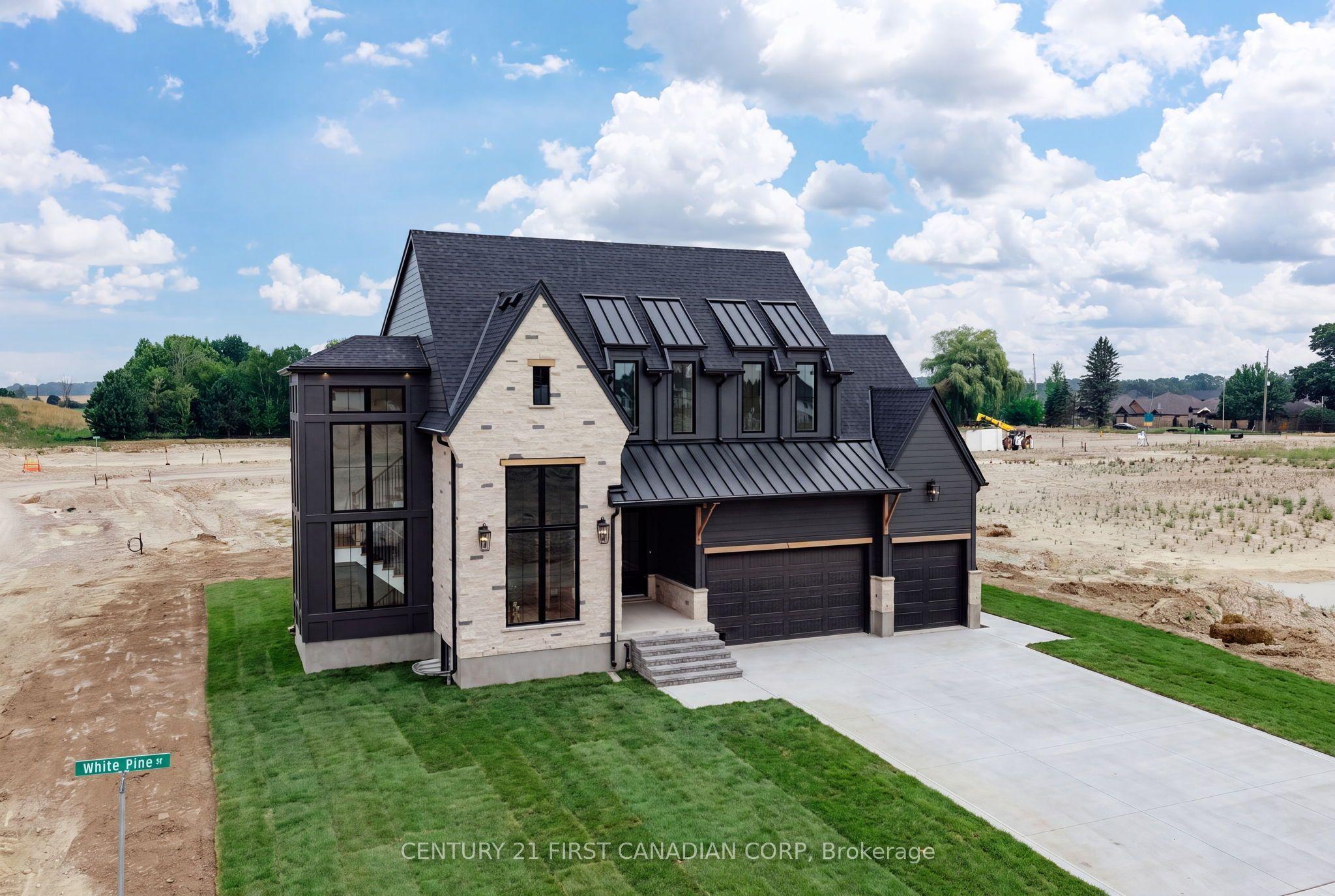 876 White Pine Street — photo 1