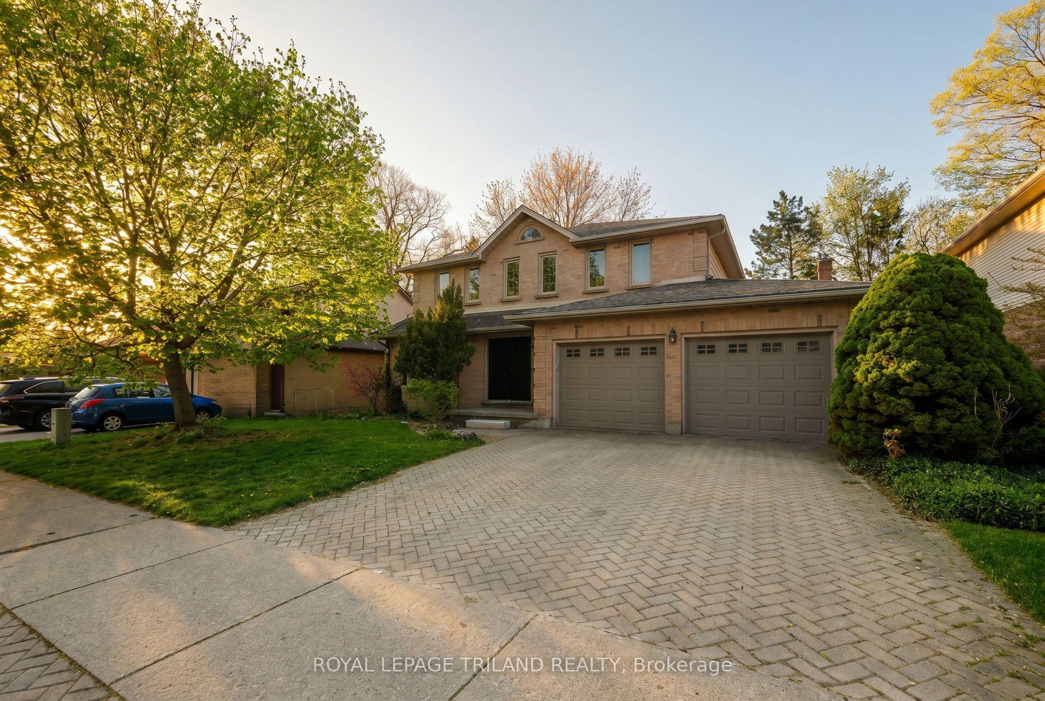 118 Deer Valley Crescent — photo 1