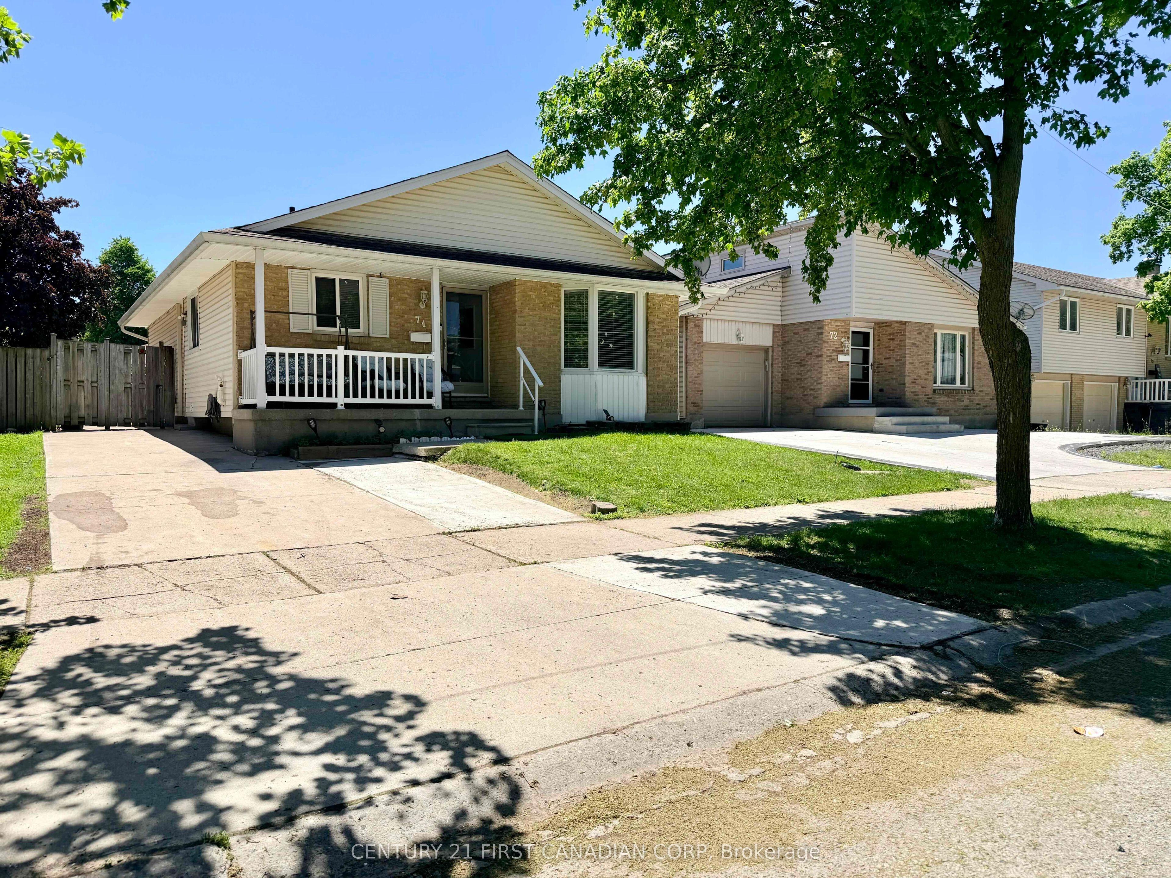74 Tumbleweed Crescent — photo 1