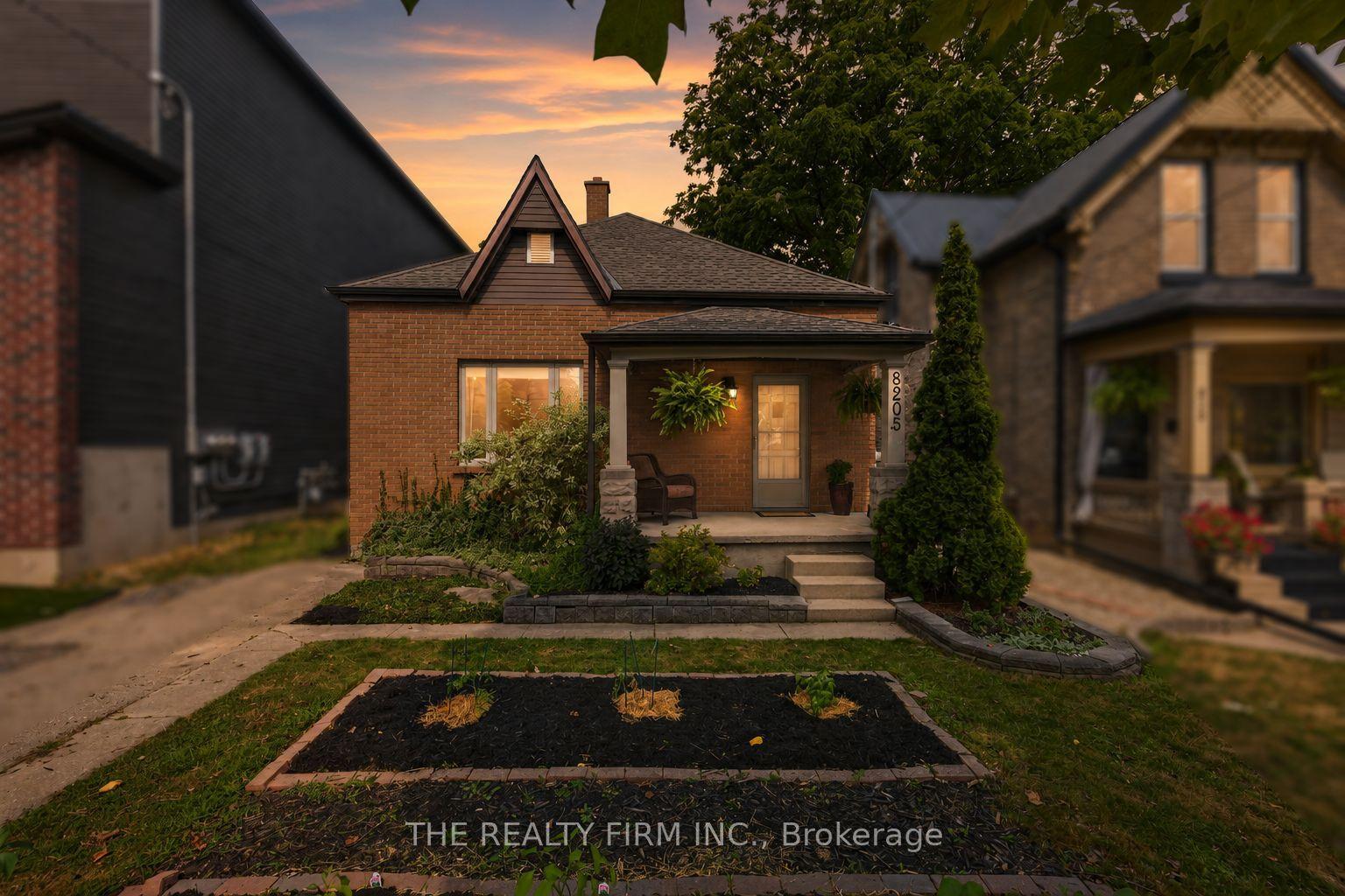 820.5 Maitland Street — photo 1