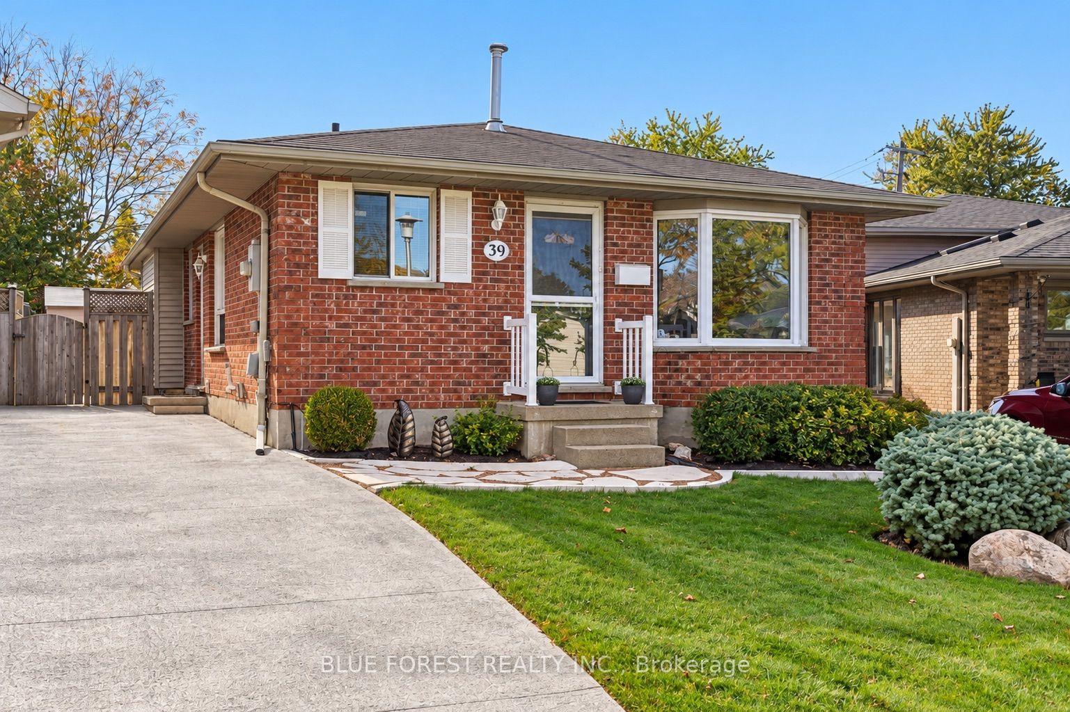 39 Gerald Crescent — photo 1