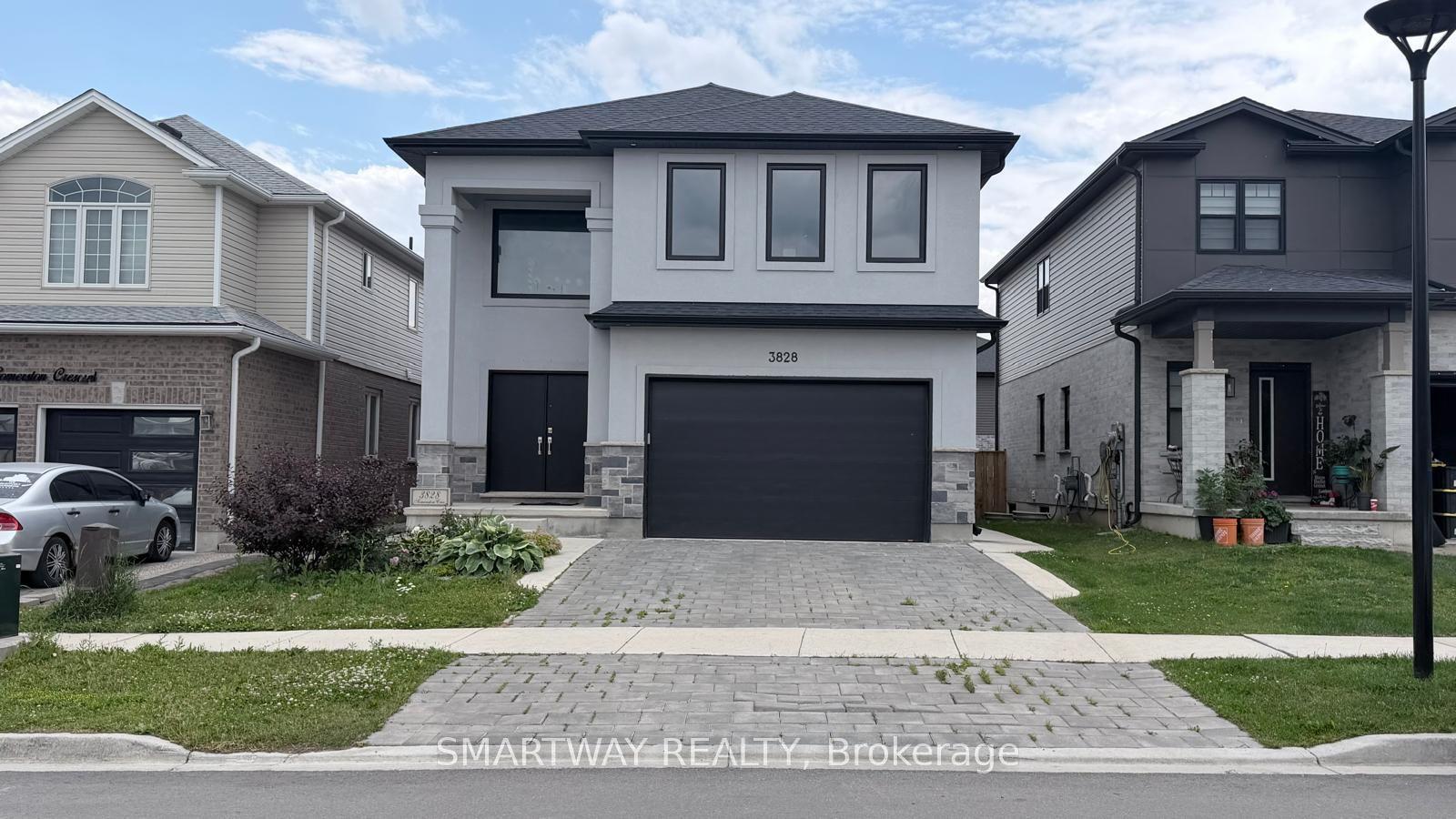 3828 Somerston Crescent — photo 1