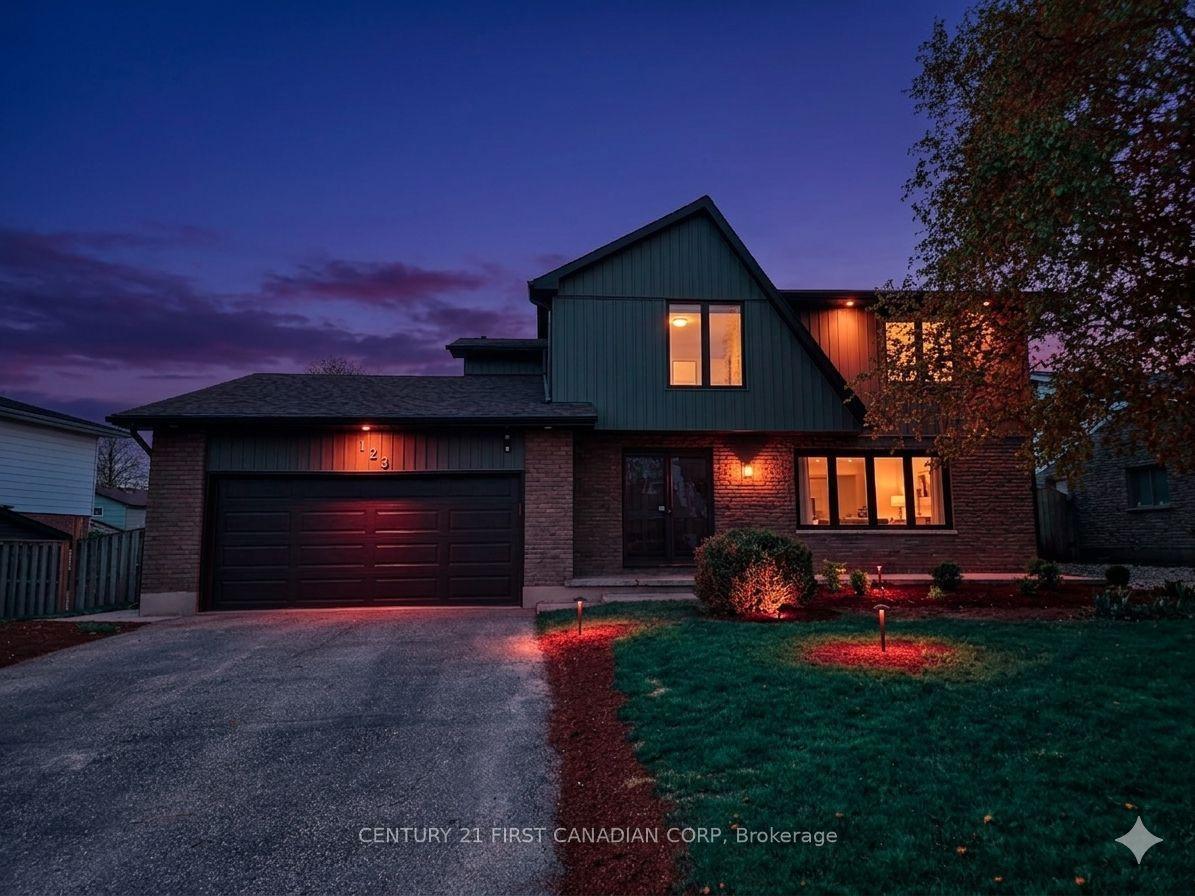 123 HILLSMOUNT Crescent — photo 1