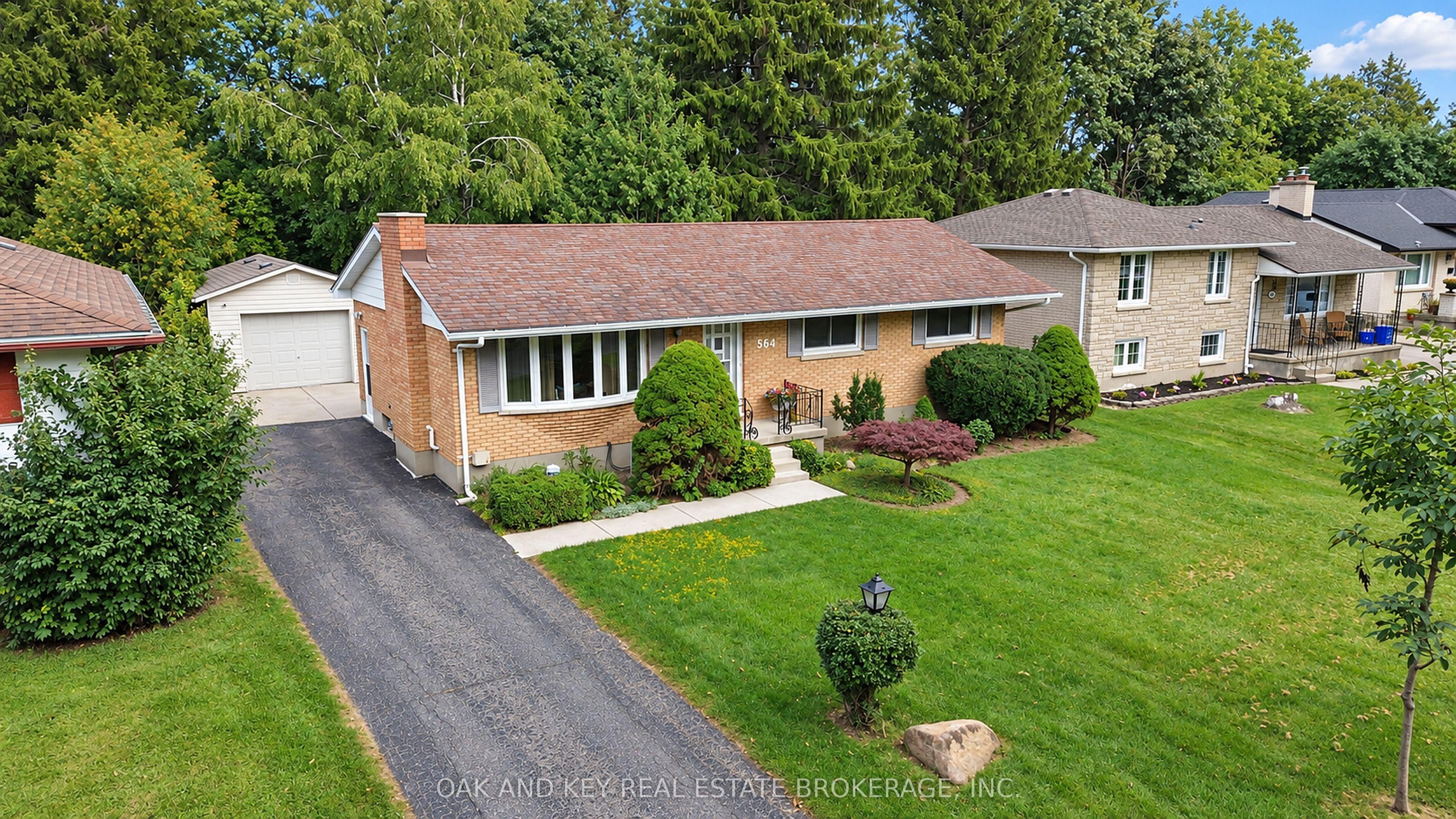 564 Chiddington Avenue — photo 1