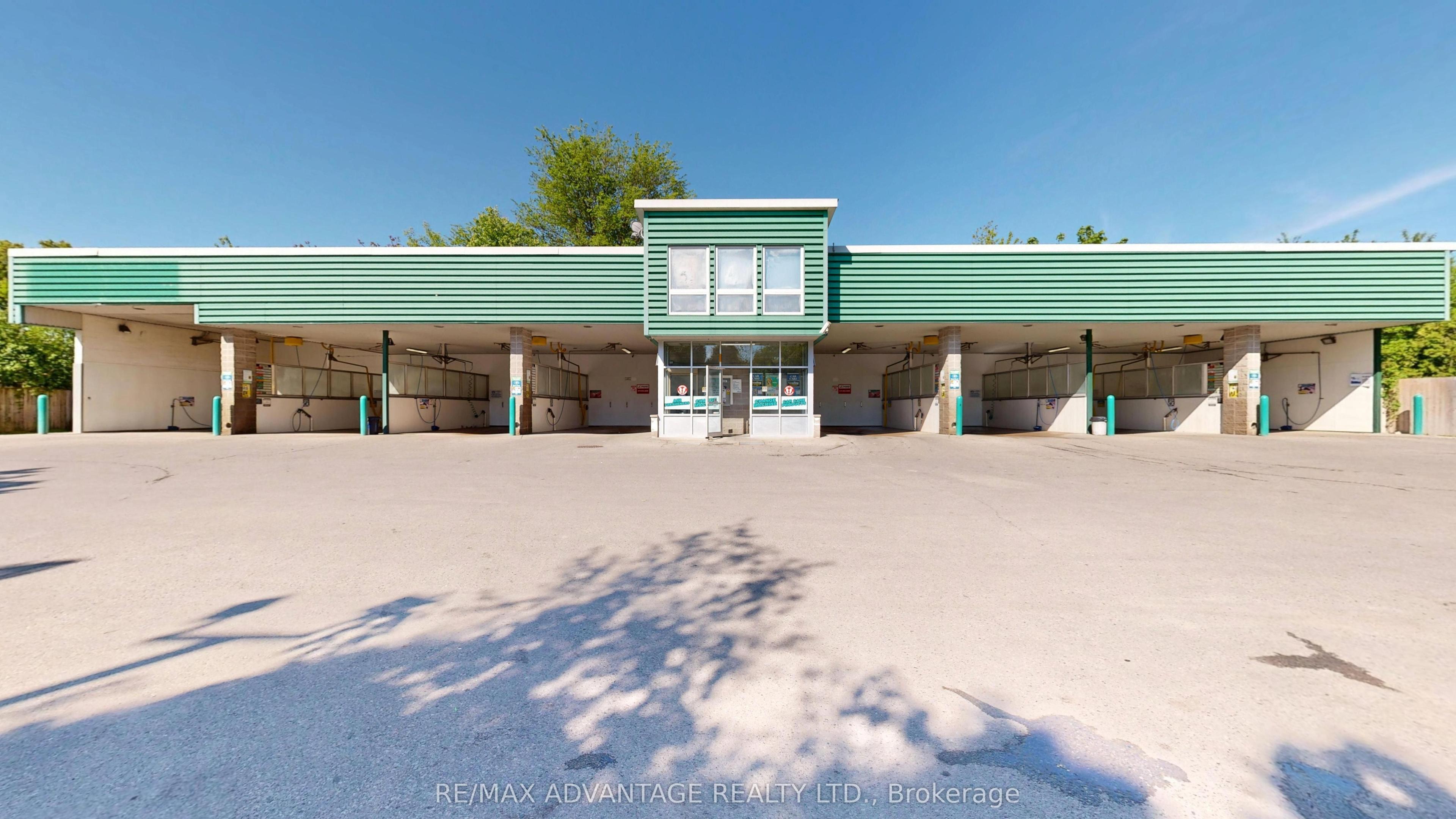 1754 Dundas Street — photo 1