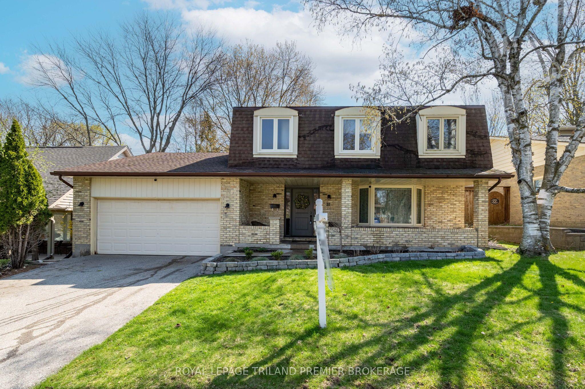 31 Foxcroft Crescent — photo 1