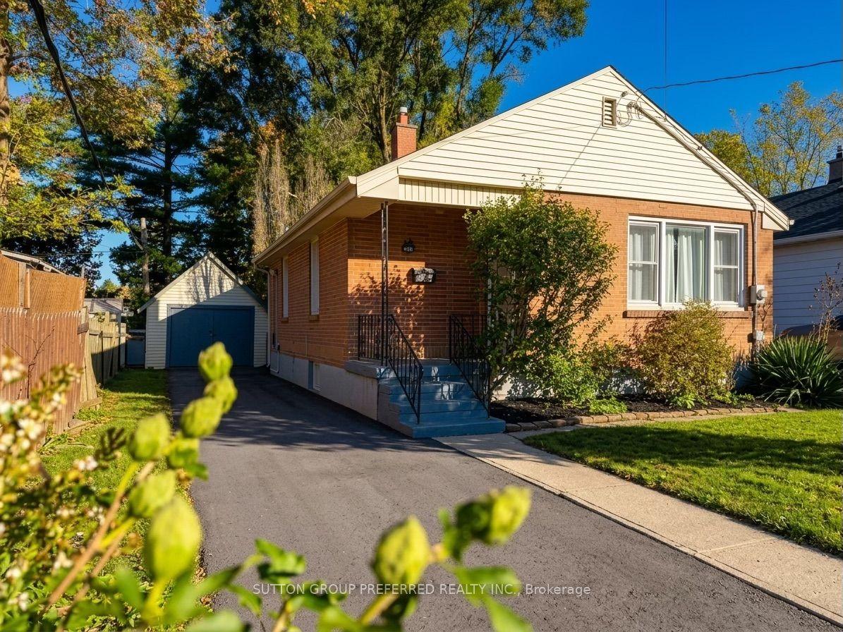 1622 Leonard Street — photo 1