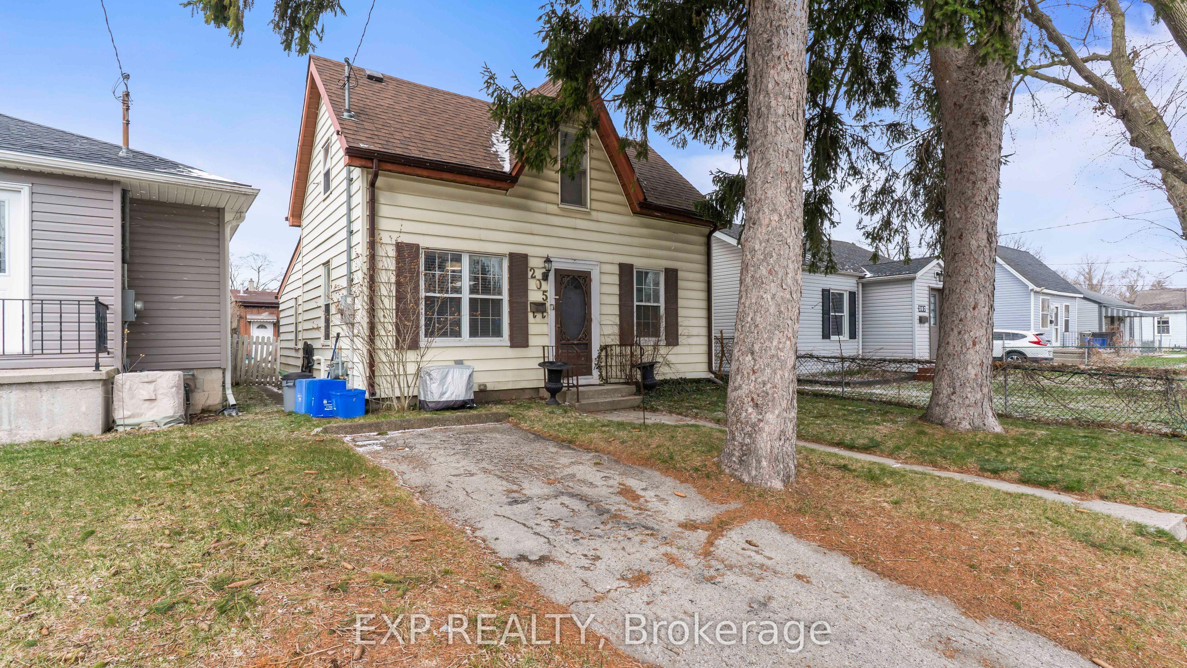 205 EAST Street — photo 1