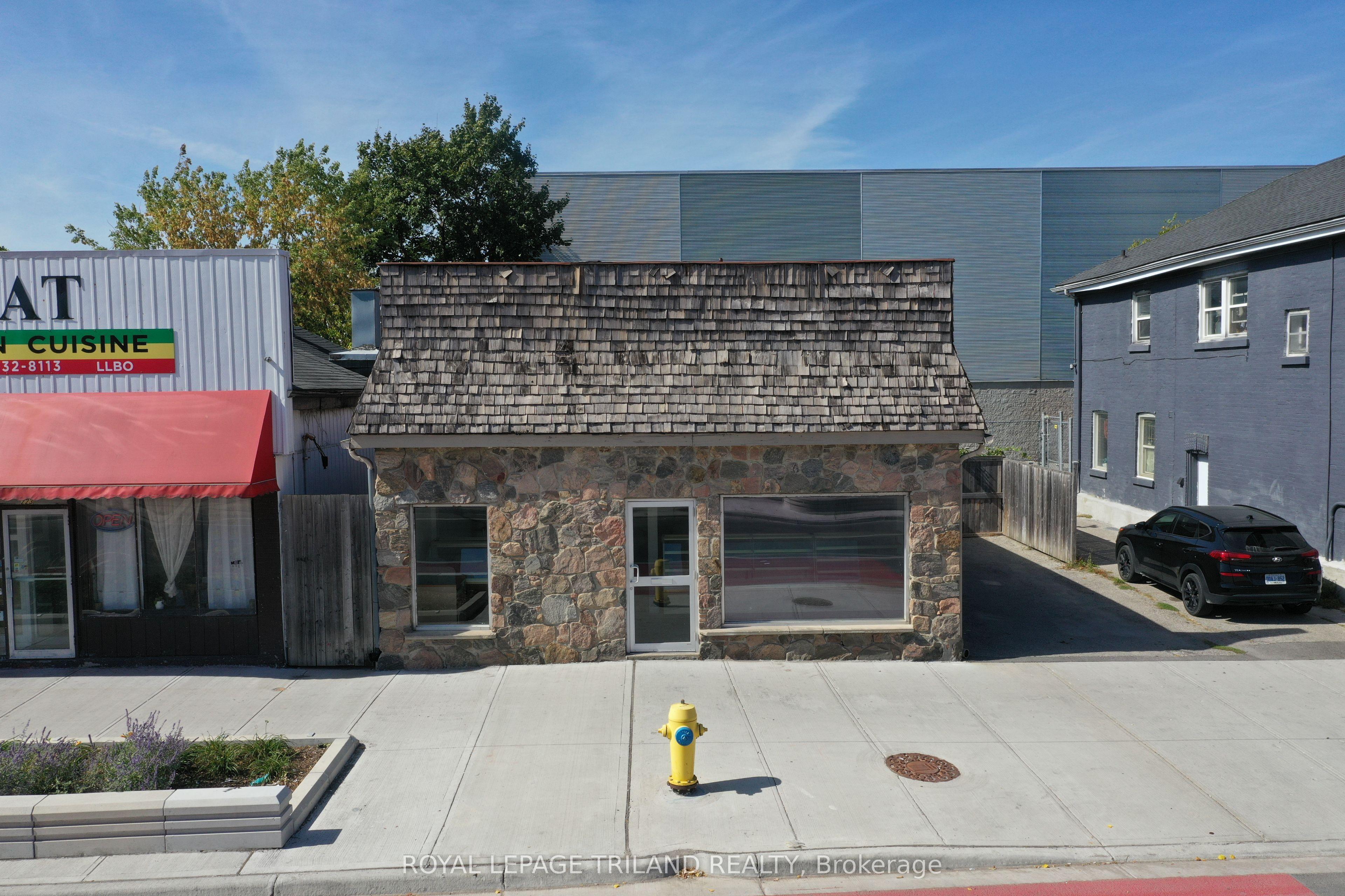 225 Wellington Street — photo 1