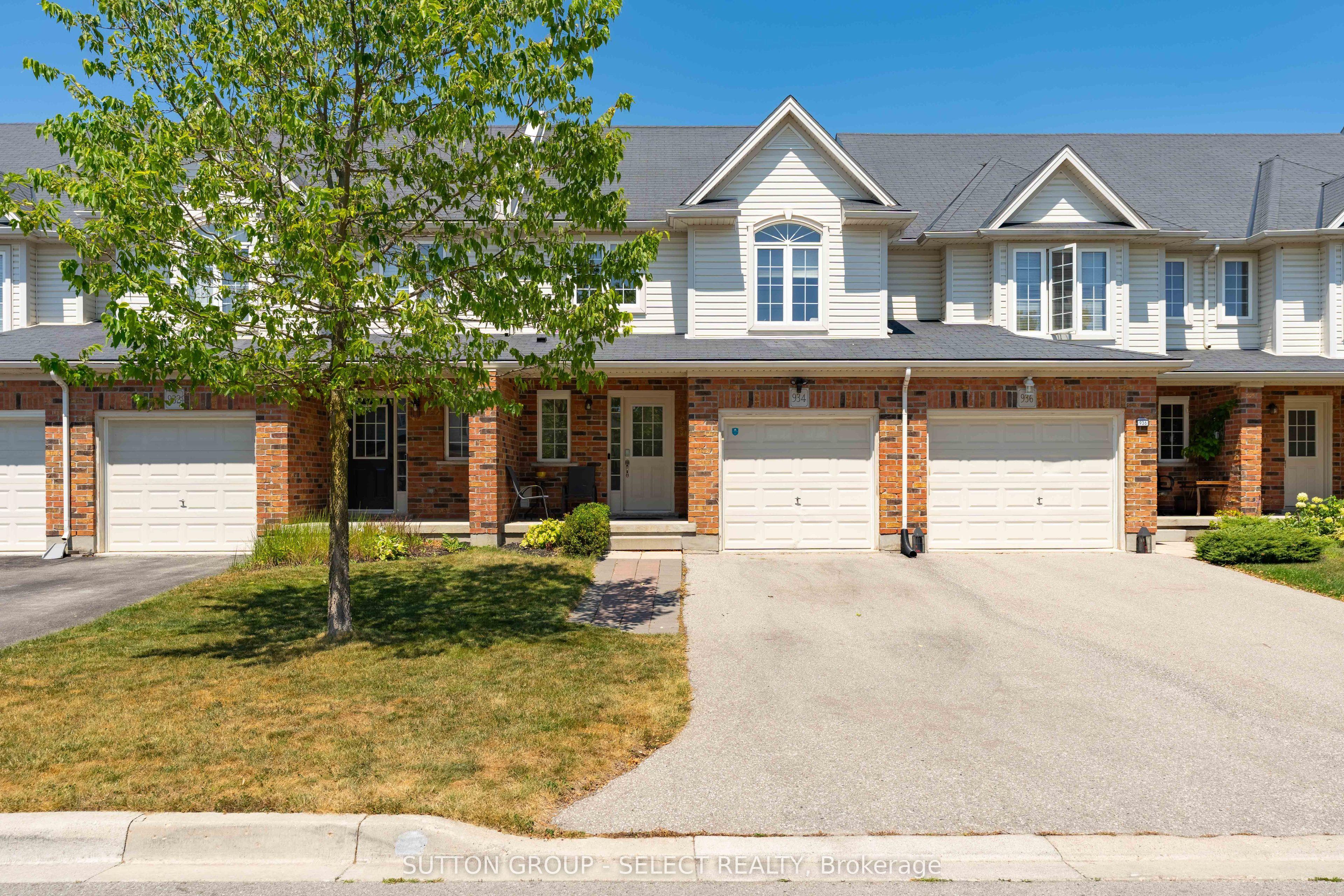 934 Silverfox Crescent — photo 1