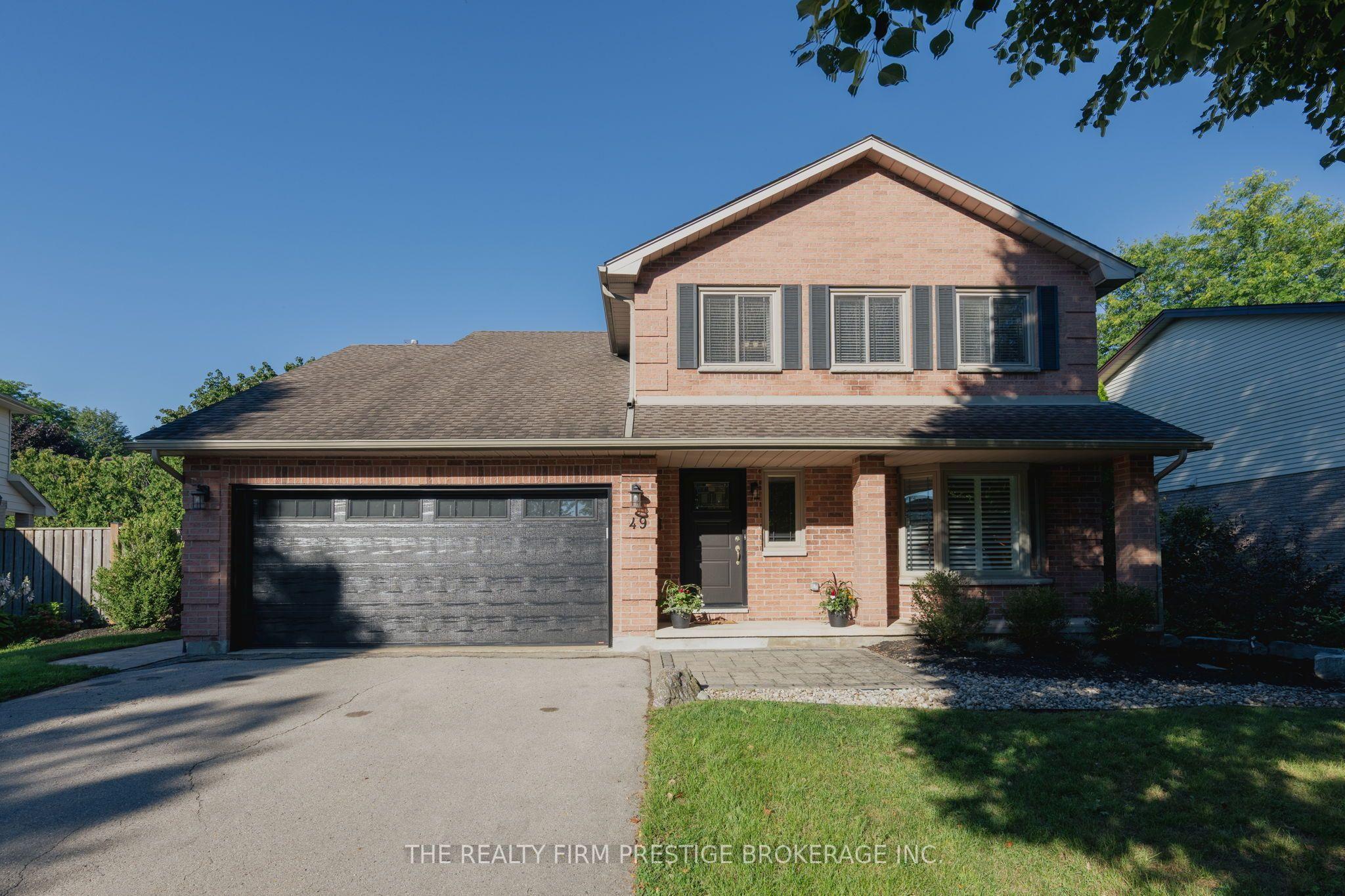 49 Whisperwood Crescent — photo 1