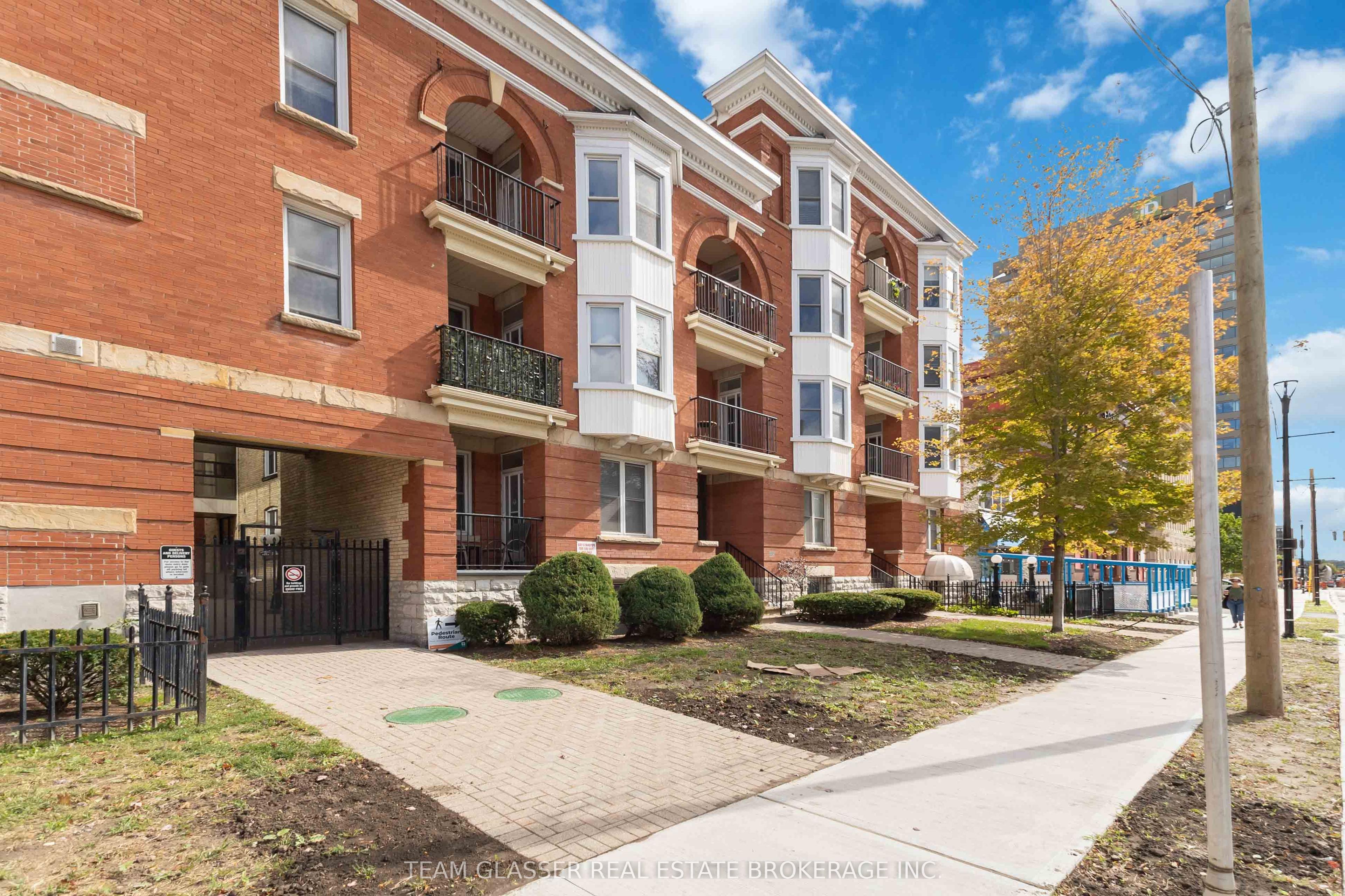 440 WELLINGTON Street, Unit 303 — photo 1