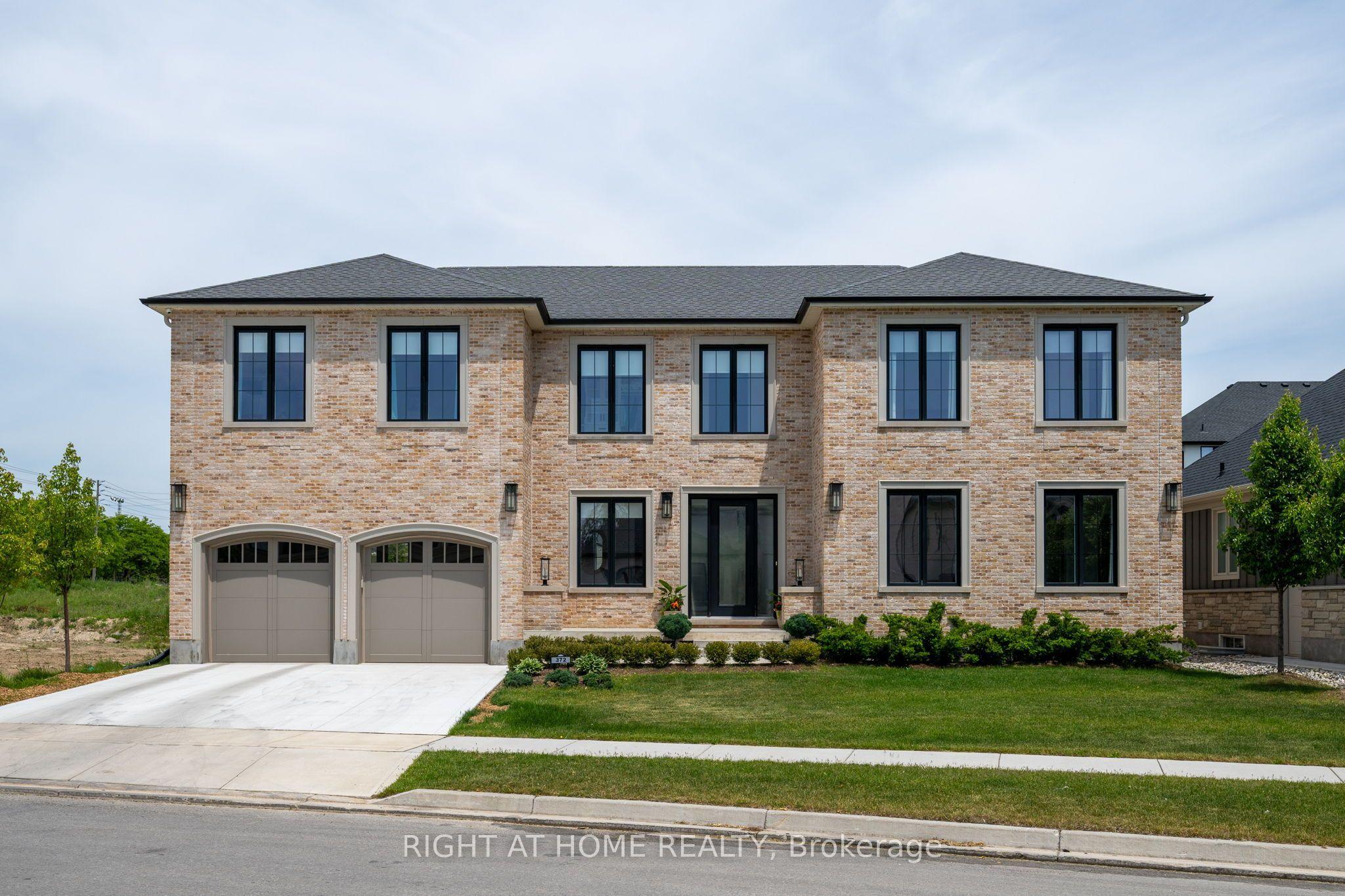 372 Manhattan Drive — photo 1