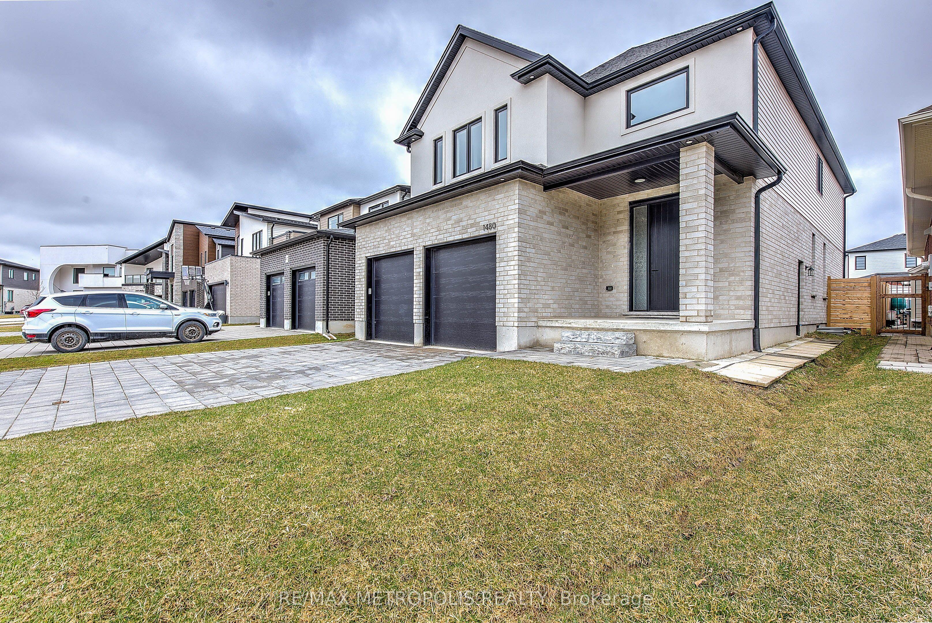 1480 Medway Park Drive — photo 1