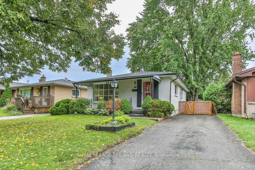 15 TALAVERA Crescent — photo 1
