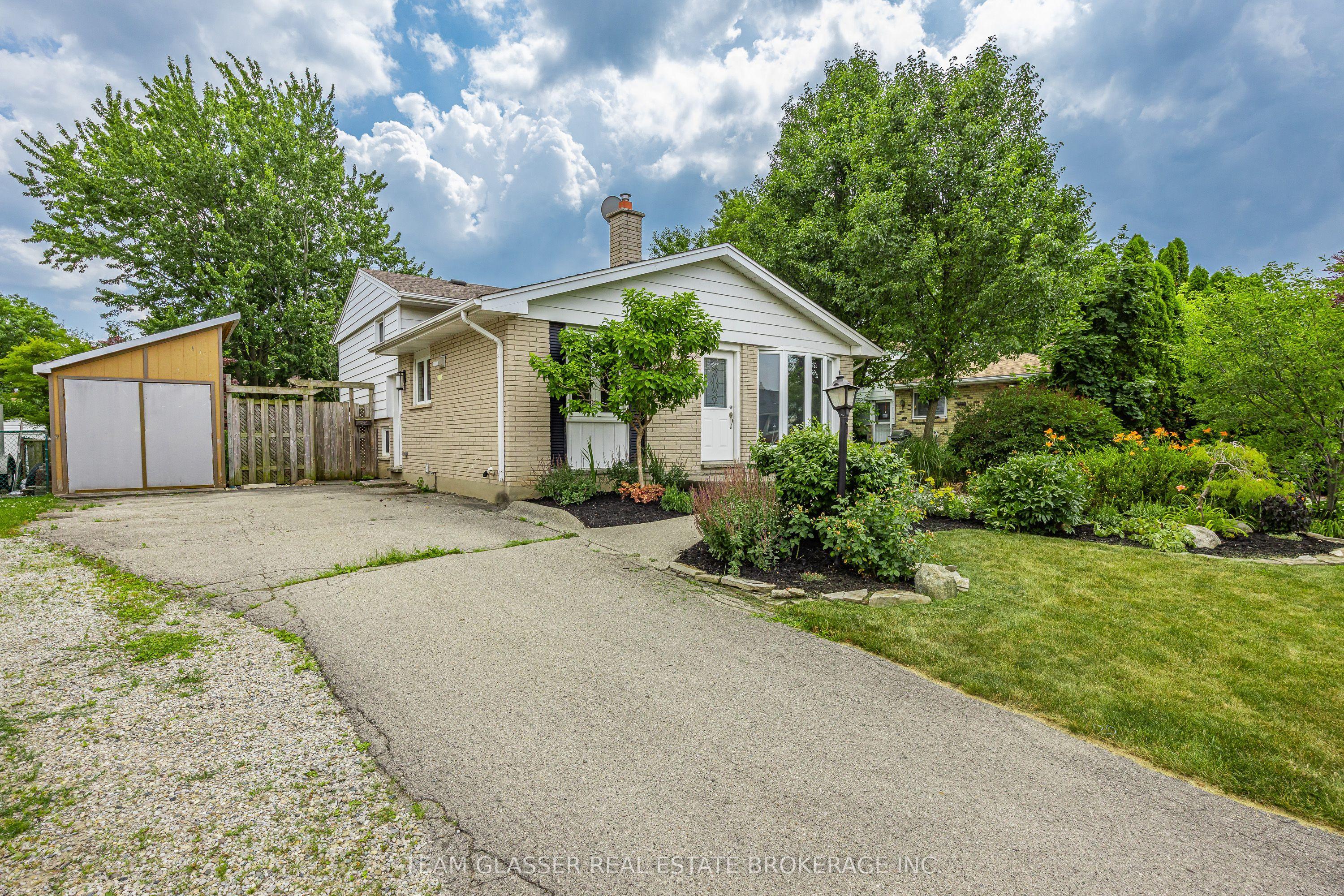 6 HEATH Place — photo 1