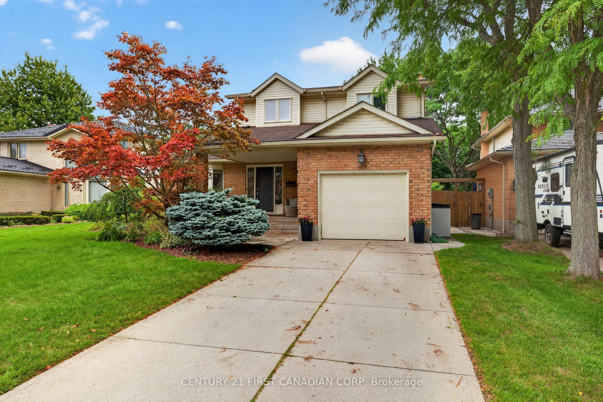 603 Country Club Mews — photo 1