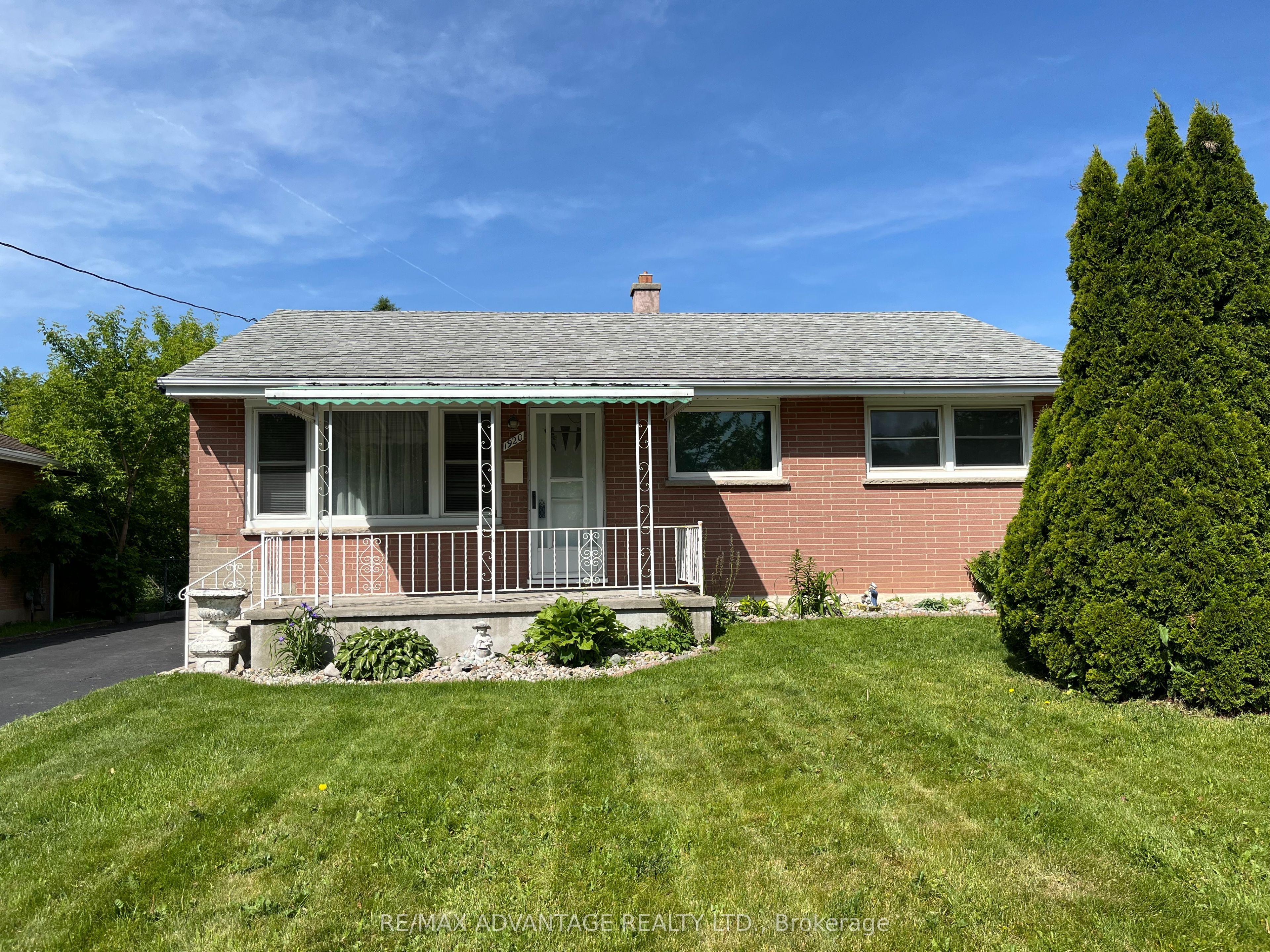 1920 Duluth Crescent — photo 1