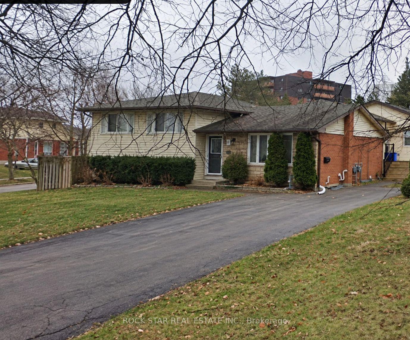 1 Southwood Crescent — photo 1
