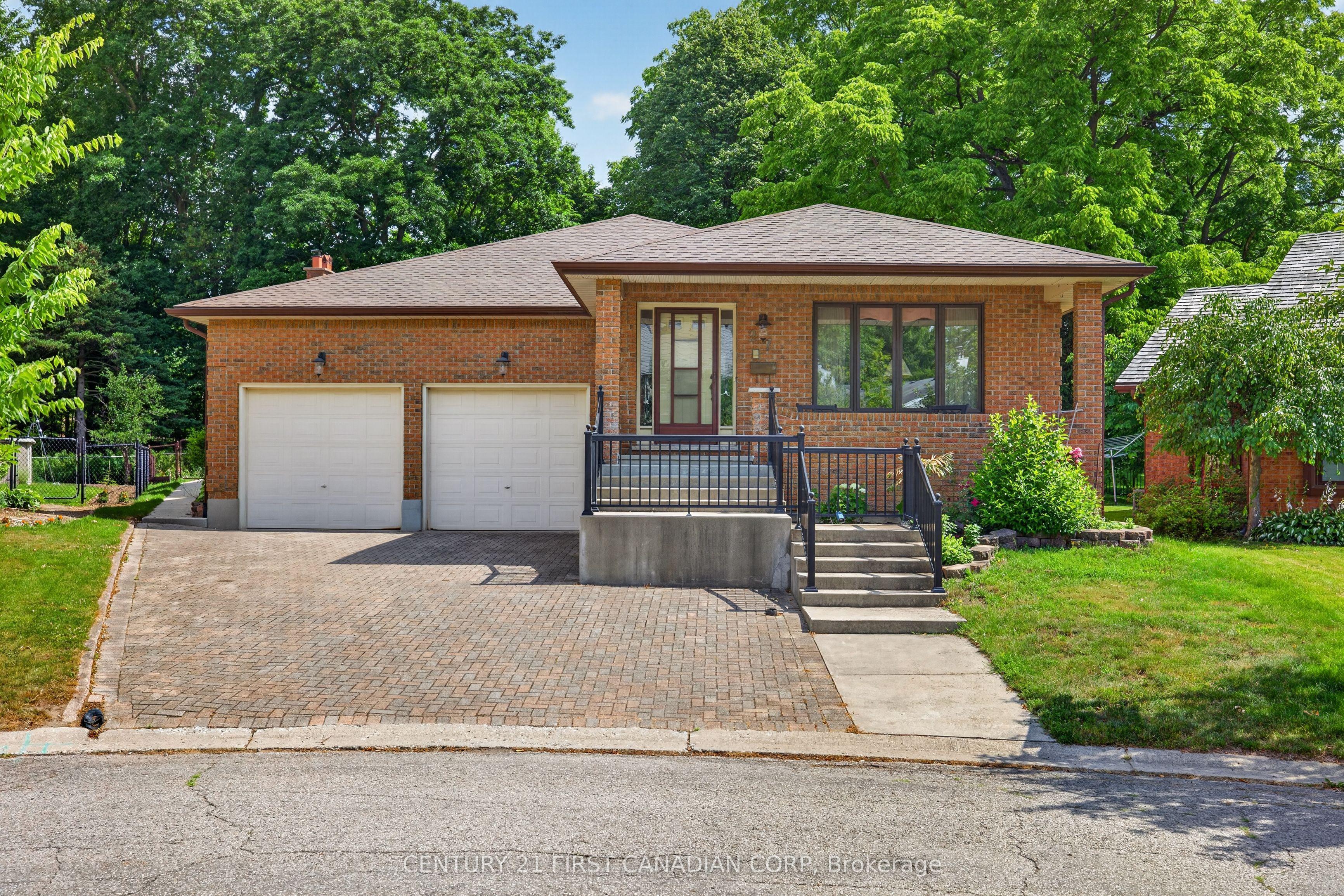 27 Stirrup Court — photo 1
