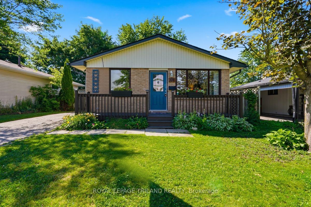 138 Fennell Crescent — photo 1