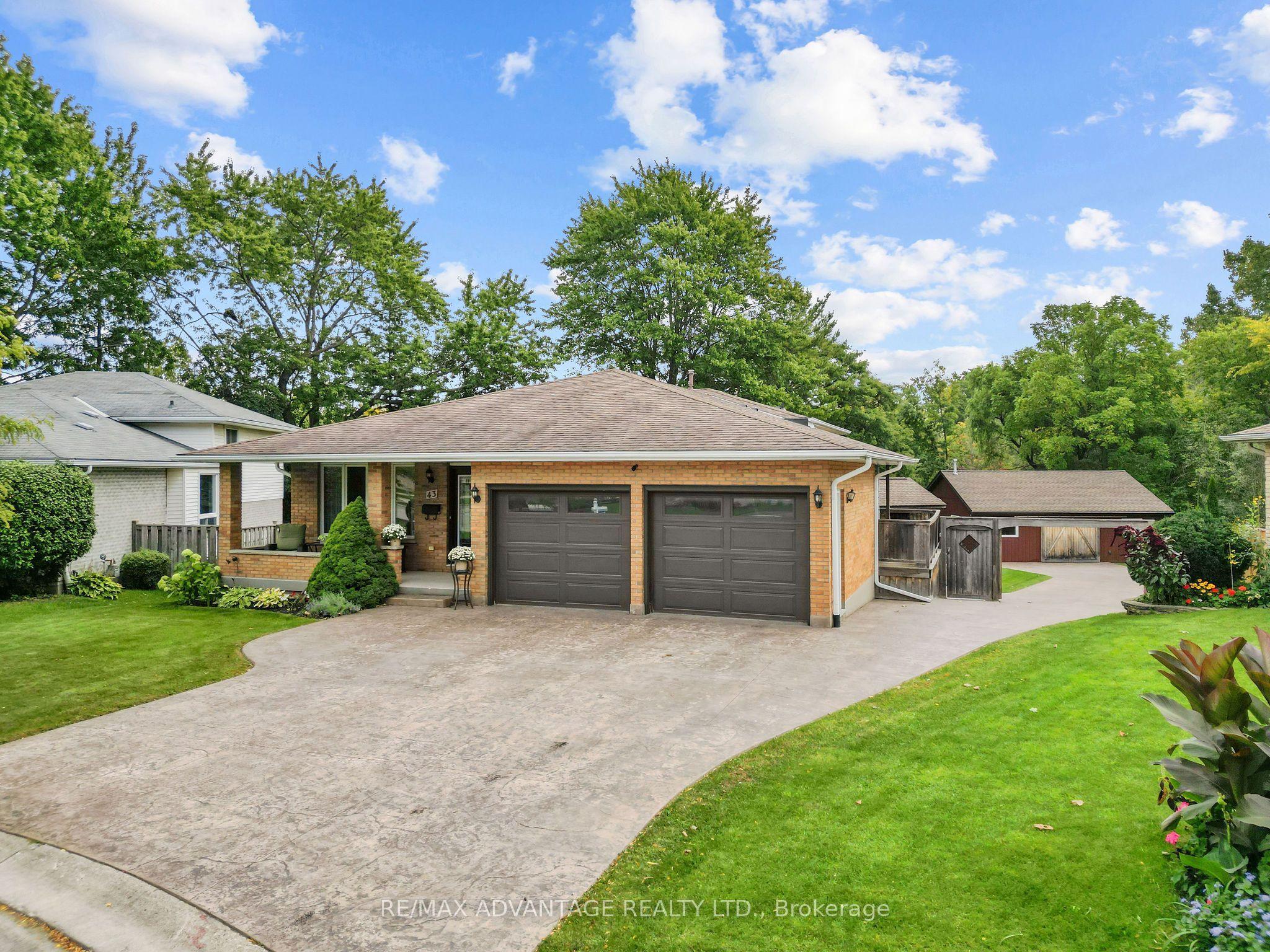 43 Lynngate Grove — photo 1