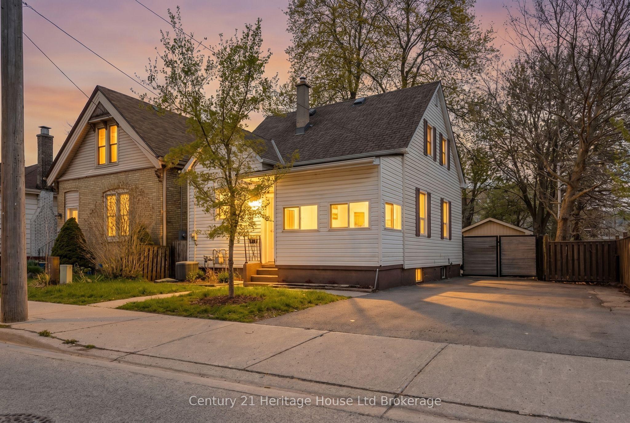 1098 Frances Street — photo 1