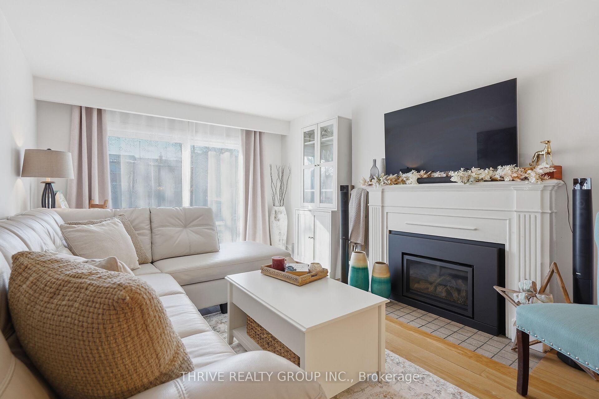 12 Guildwood Walk — photo 1