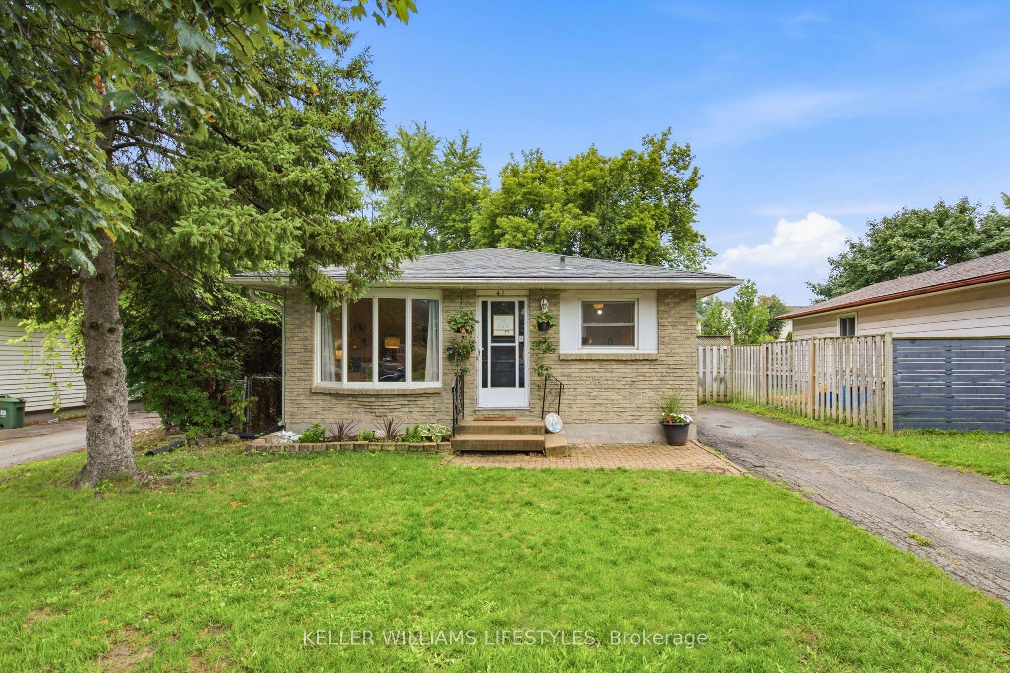 41 Scotchmere Crescent — photo 1