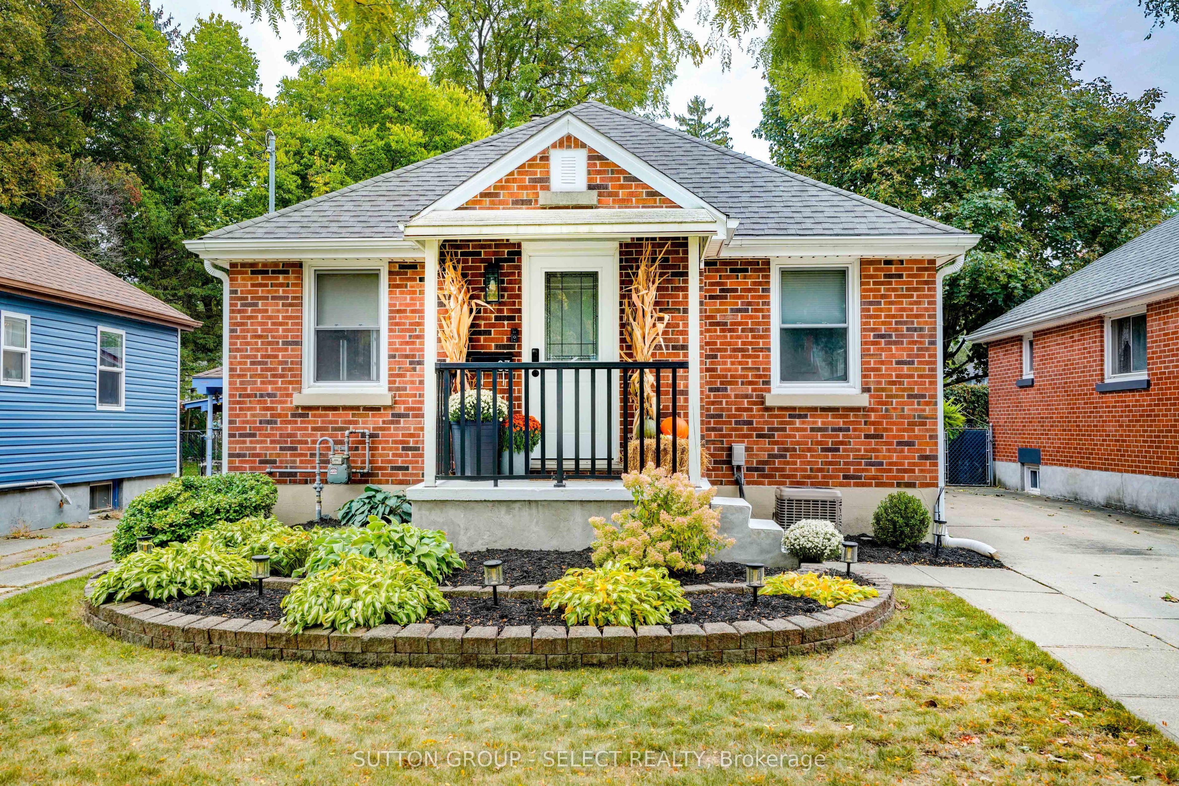 83 Eastman Avenue — photo 1