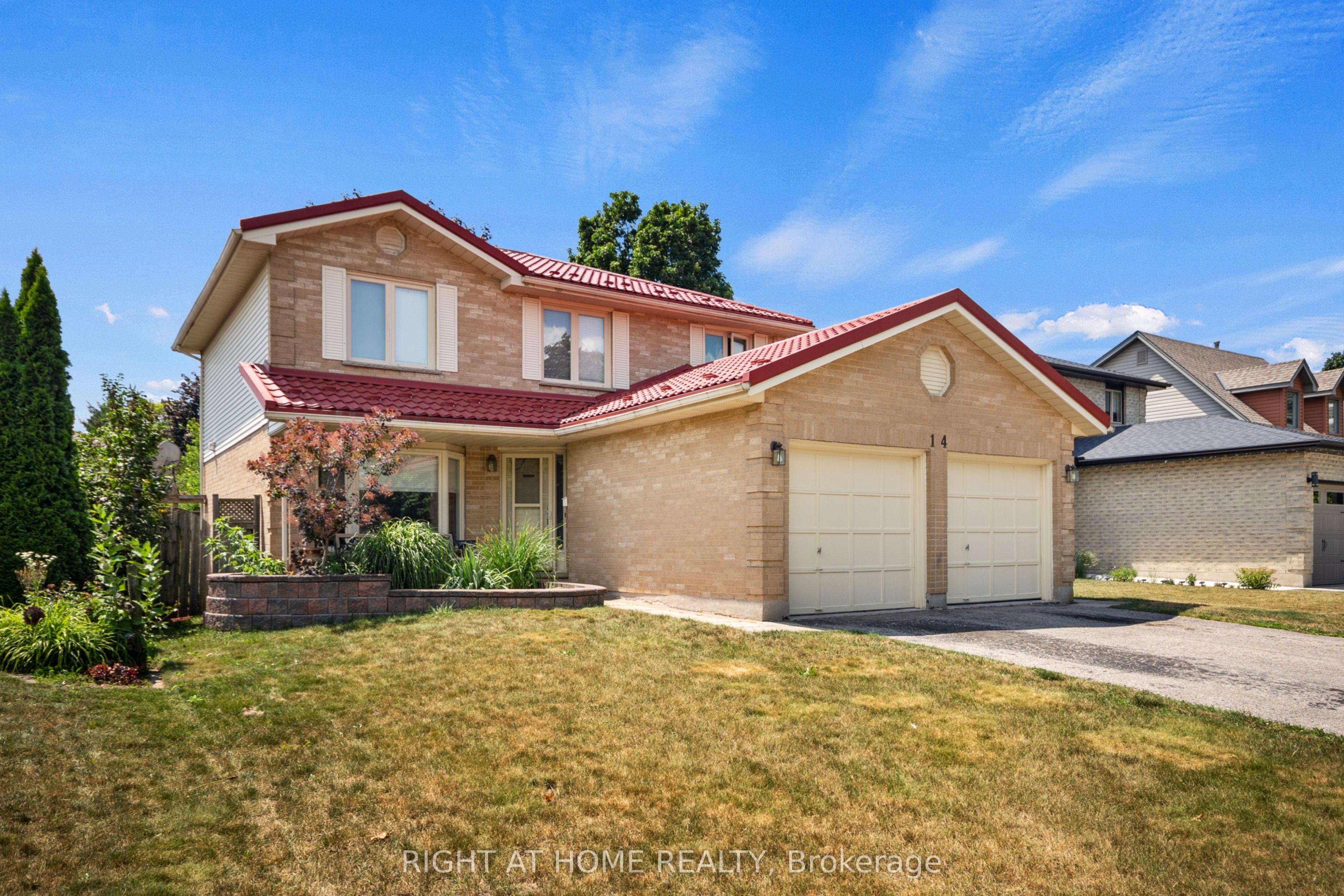 14 Duncan Crescent — photo 1