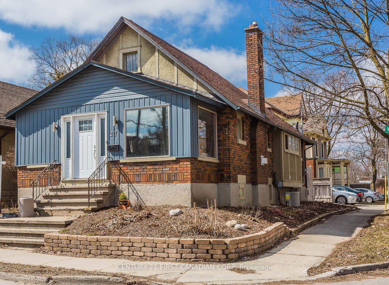 27 Wharncliffe Road S — photo 1