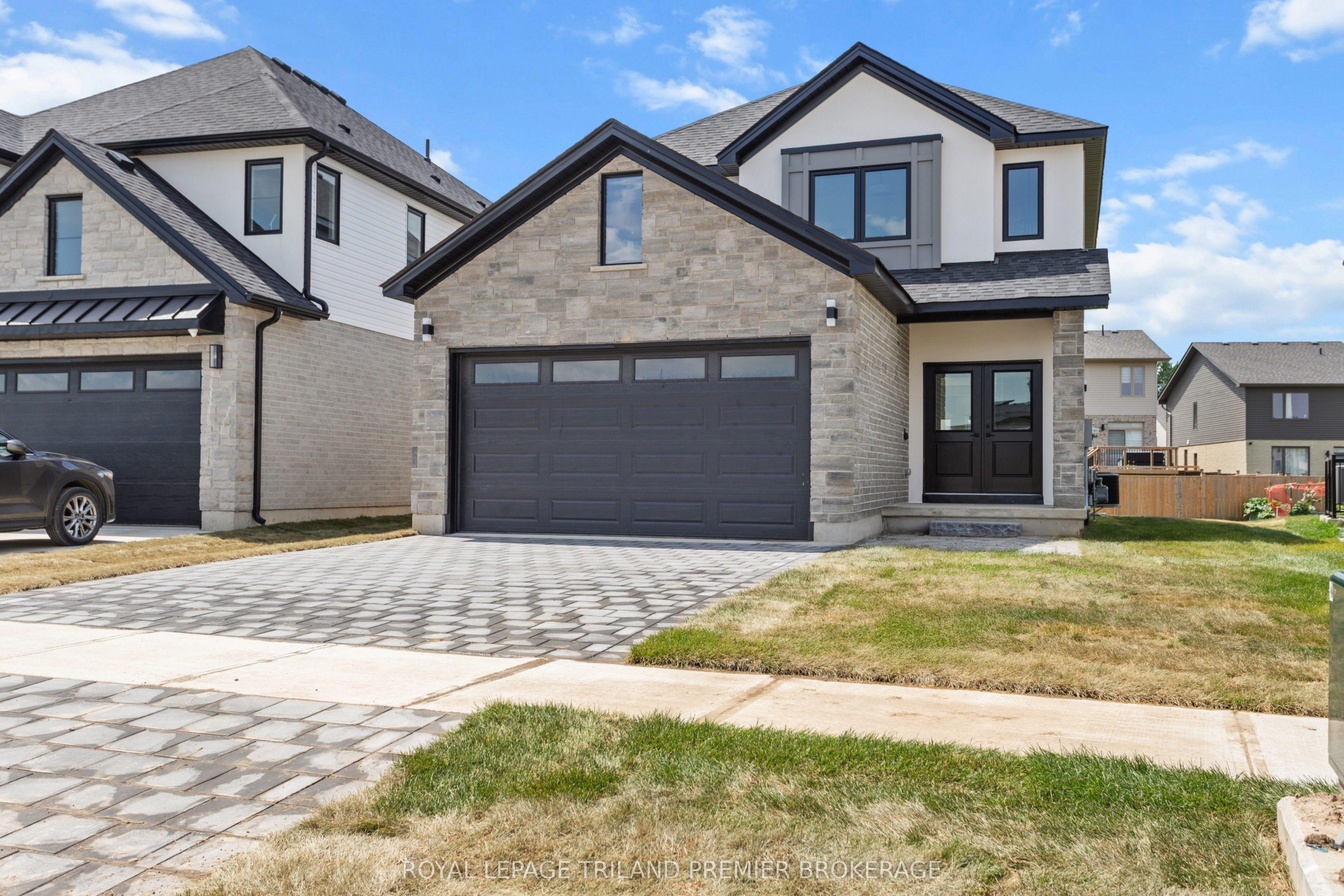 262 HESSELMAN Crescent — photo 1