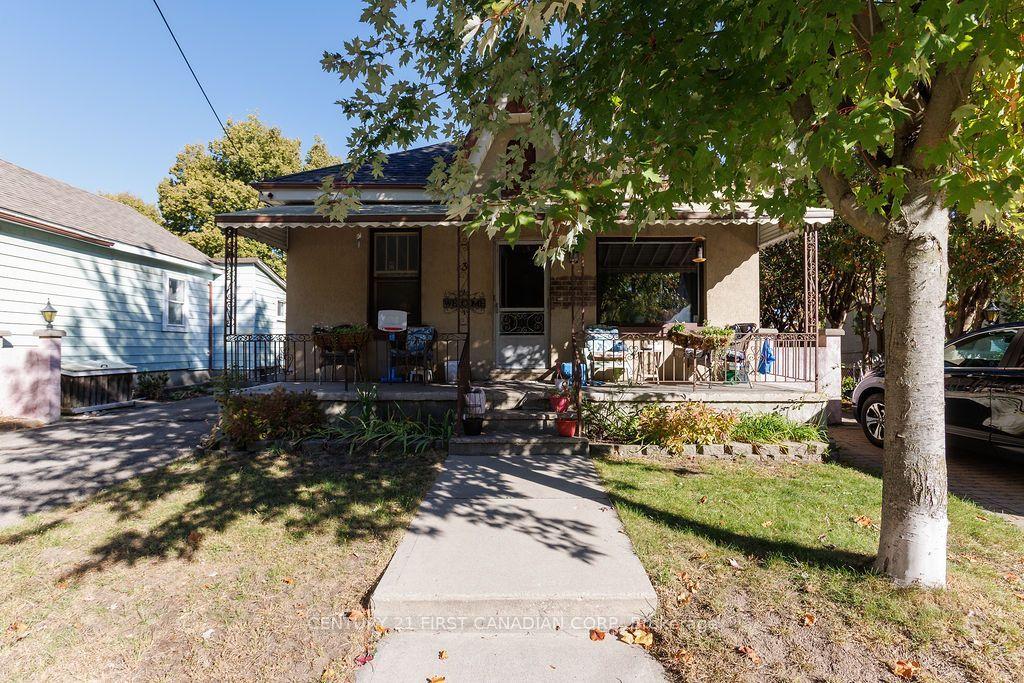 13 Springbank Drive — photo 1