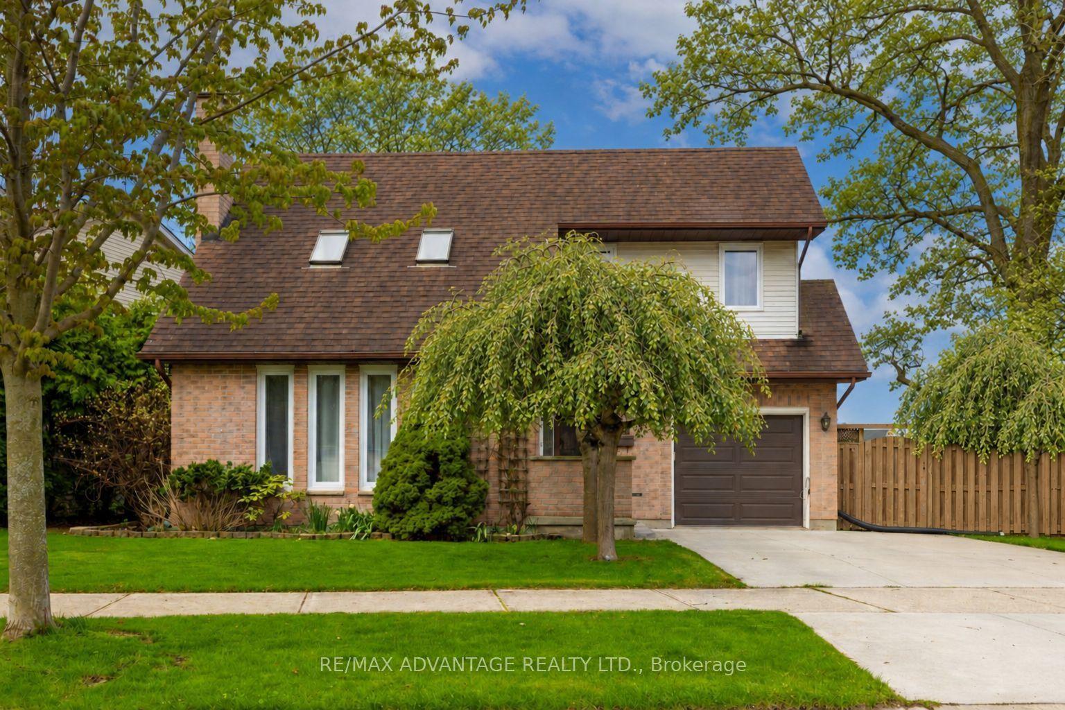 122 Barrydale Crescent — photo 1