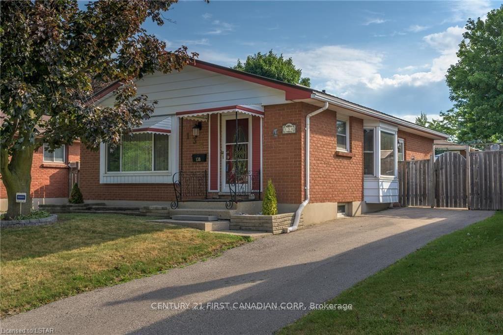 138 Harding Crescent — photo 1