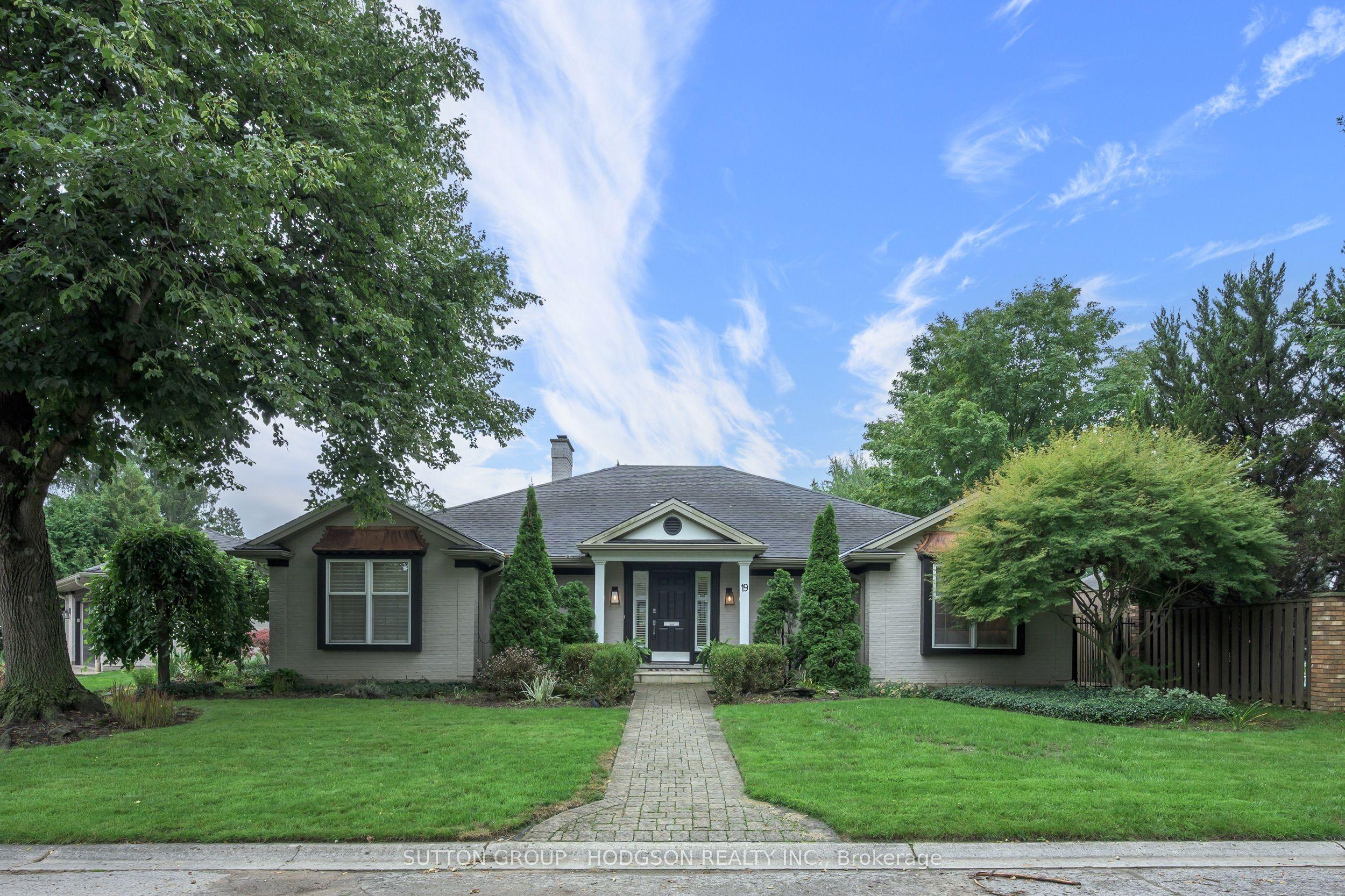 19 Tallwood Circle — photo 1