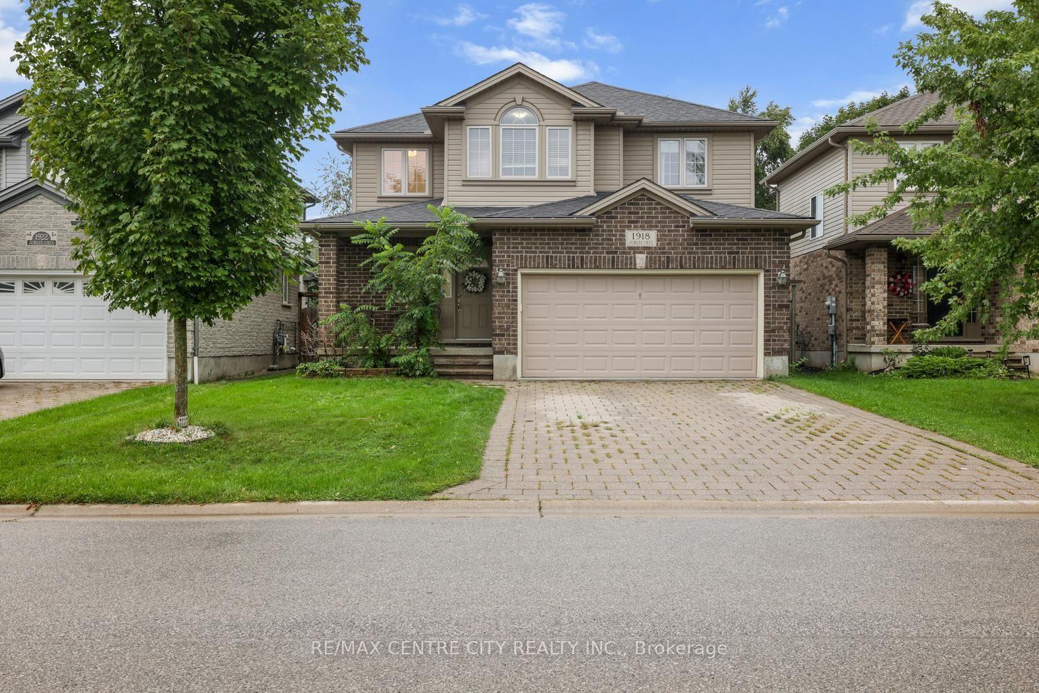1918 Jubilee Crescent — photo 1