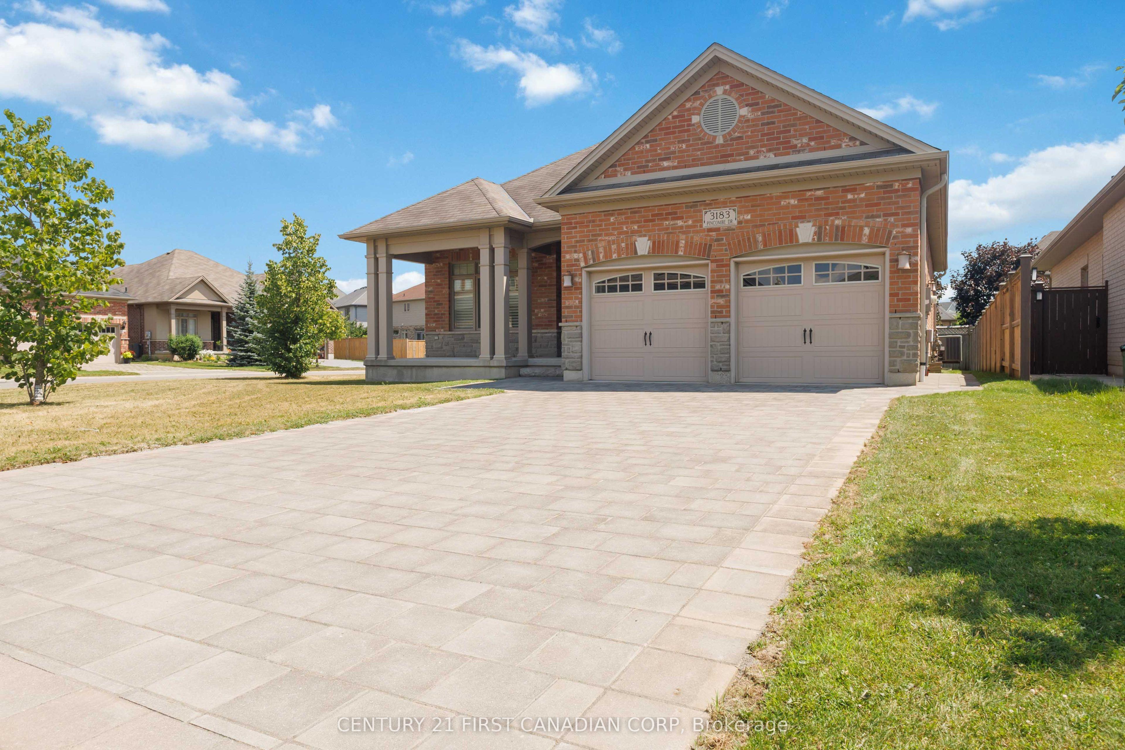 3183 Pincombe Drive — photo 1